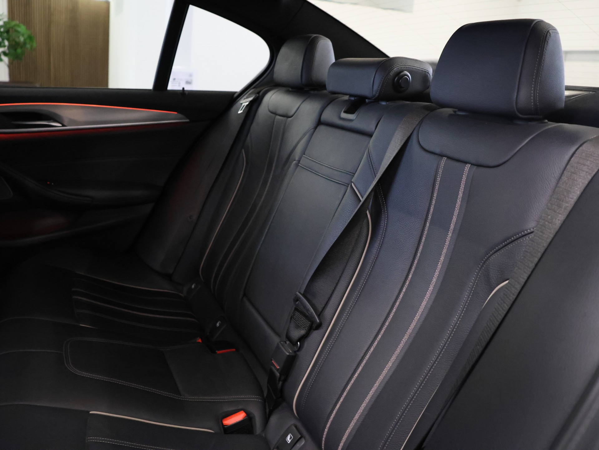 BMW 530e xDrive Sport Line Steptronic *Harman Kardon* *M-Packet* *360 Kamera*-image-34