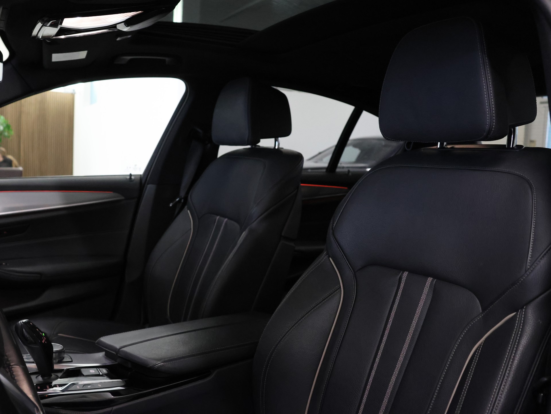 BMW 530e xDrive Sport Line Steptronic *Harman Kardon* *M-Packet* *360 Kamera*-image-18