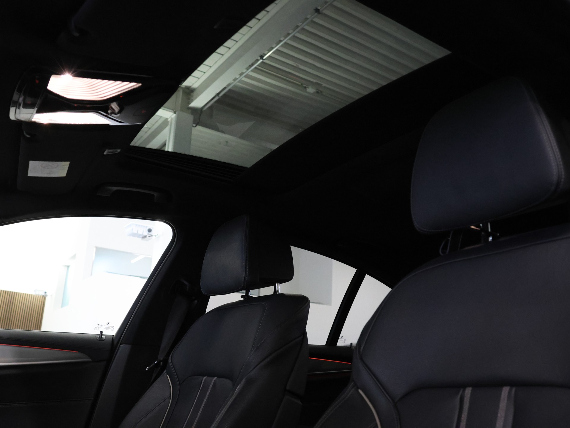 BMW 530e xDrive Sport Line Steptronic *Harman Kardon* *M-Packet* *360 Kamera*-image-19