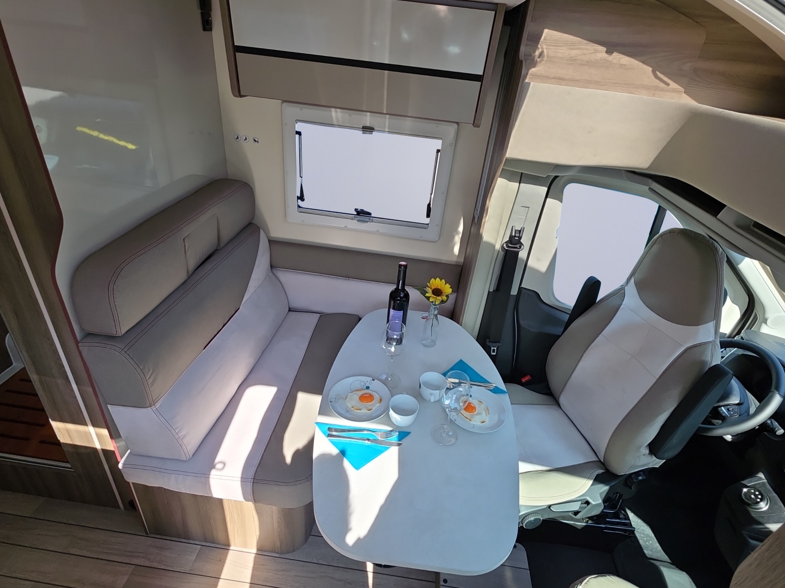 FORD Transit Roller Team Kronosfit 281 TL mit Hubbett, sehr gut Ausgestattet-image-7