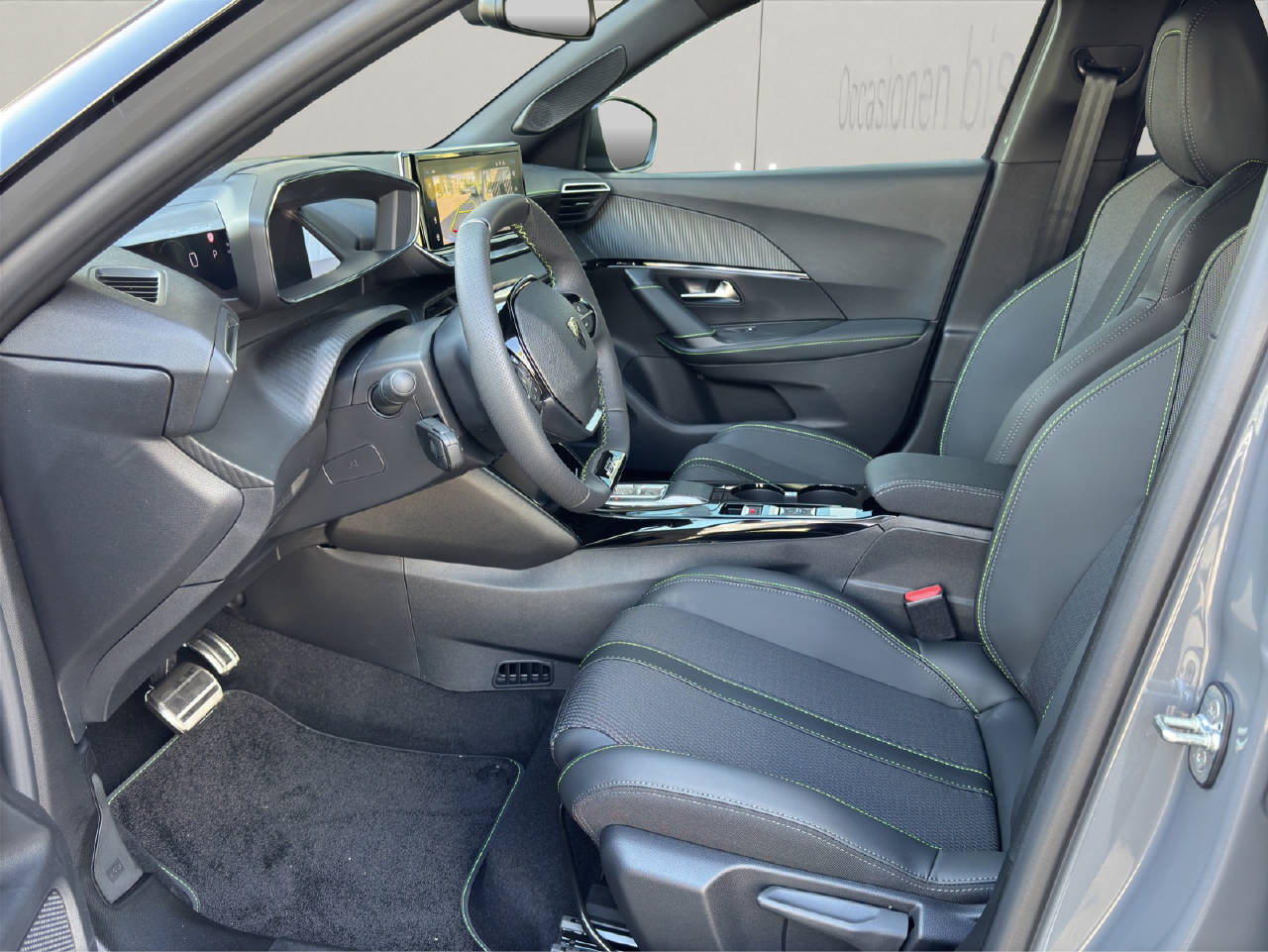 PEUGEOT 2008 1.2 Hybrid 145 GT-image-3