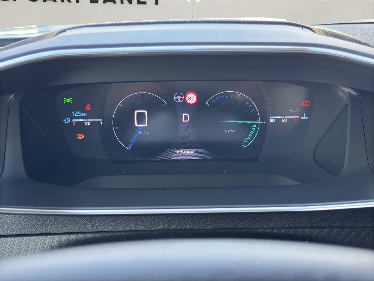 PEUGEOT 2008 1.2 Hybrid 145 GT-image-10