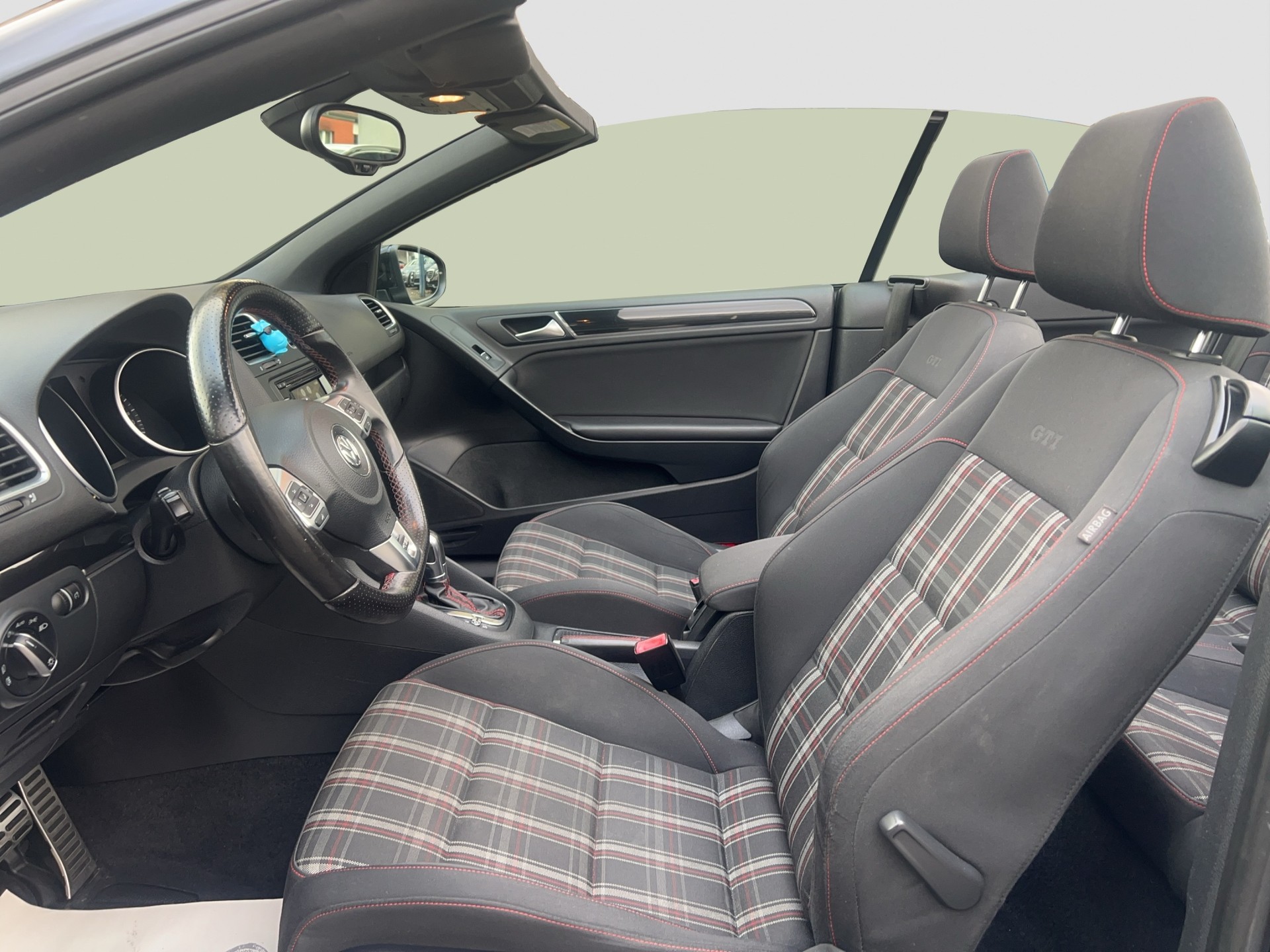 VW Golf Cabrio 2.0 TSI GTI DSG-image-10