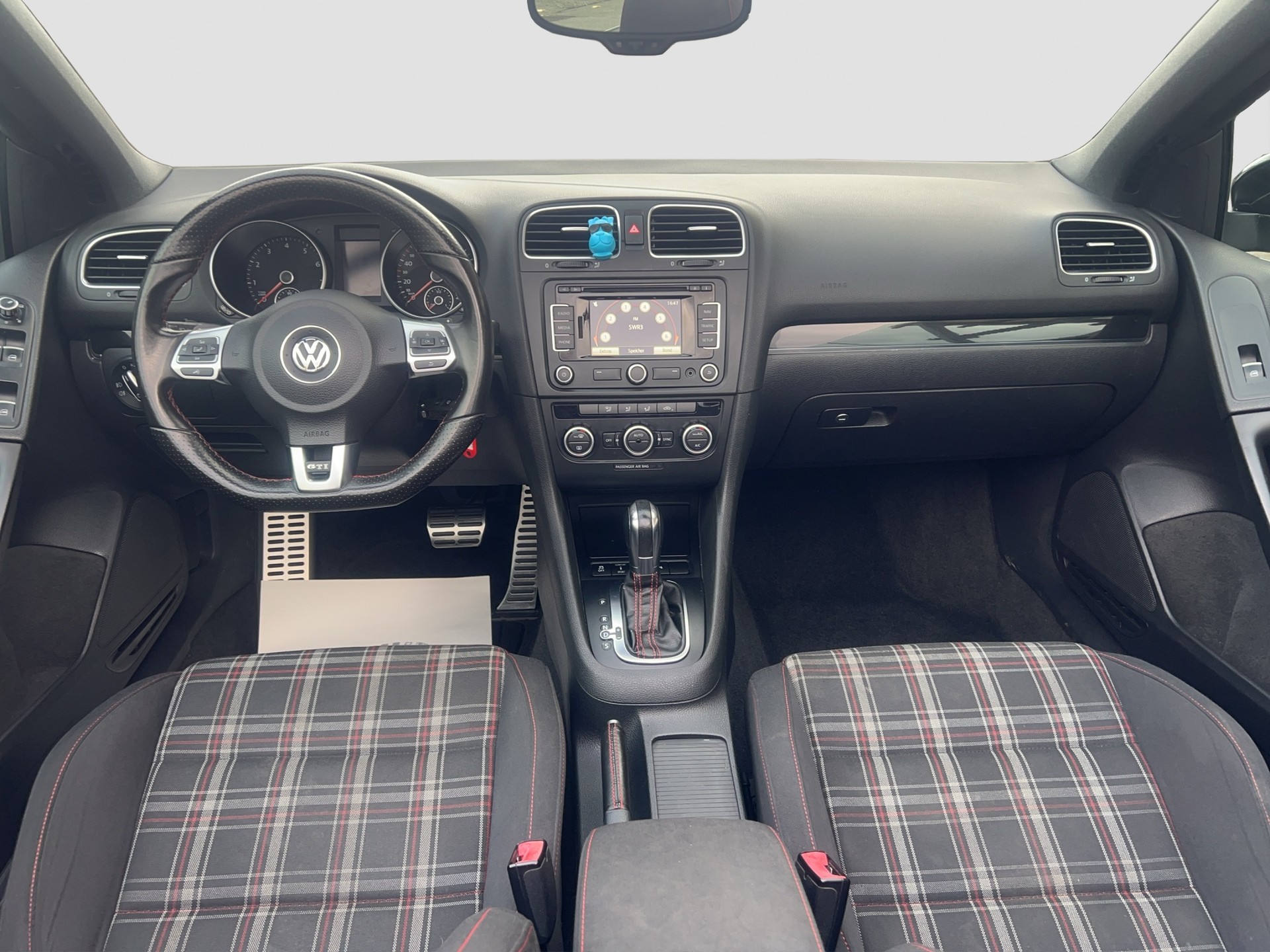 VW Golf Cabrio 2.0 TSI GTI DSG-image-11