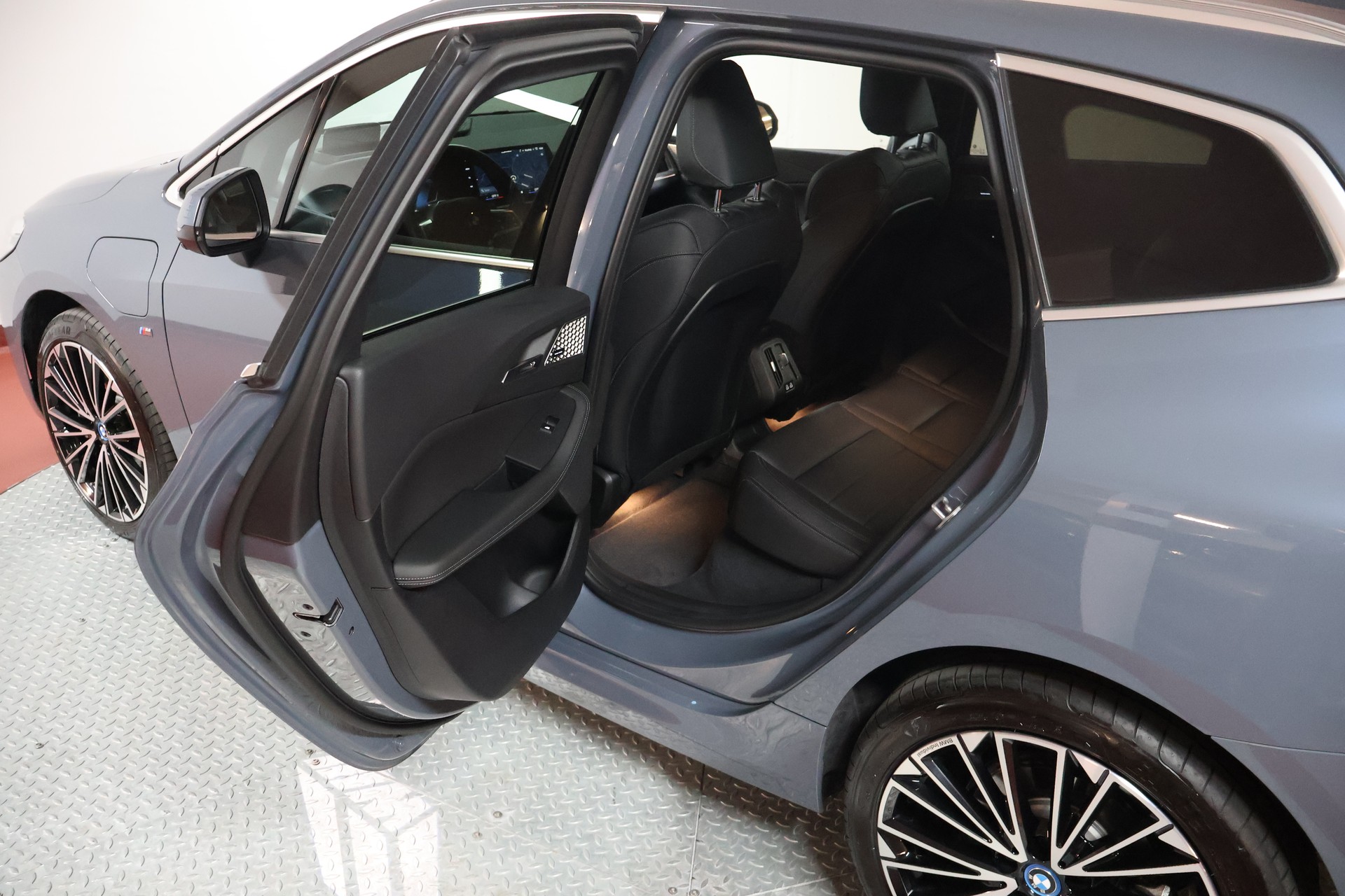 BMW 230e xDrive Active Tourer M Sport-image-14