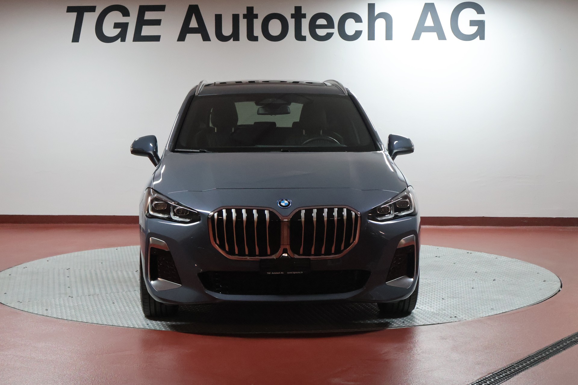 BMW 230e xDrive Active Tourer M Sport-image-1