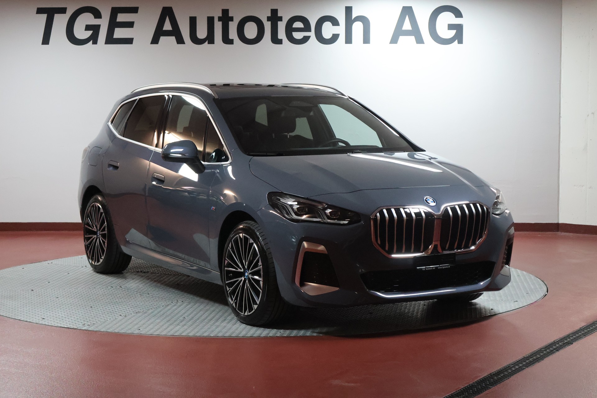 BMW 230e xDrive Active Tourer M Sport-image-2