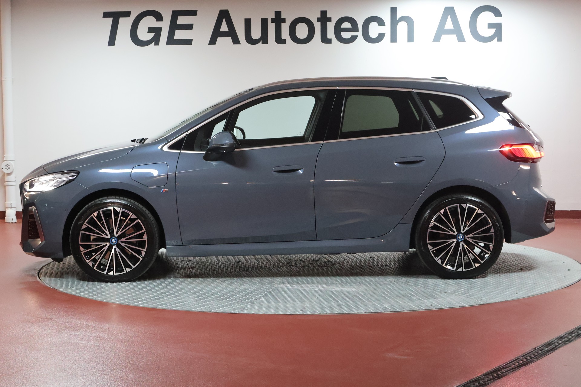 BMW 230e xDrive Active Tourer M Sport-image-3