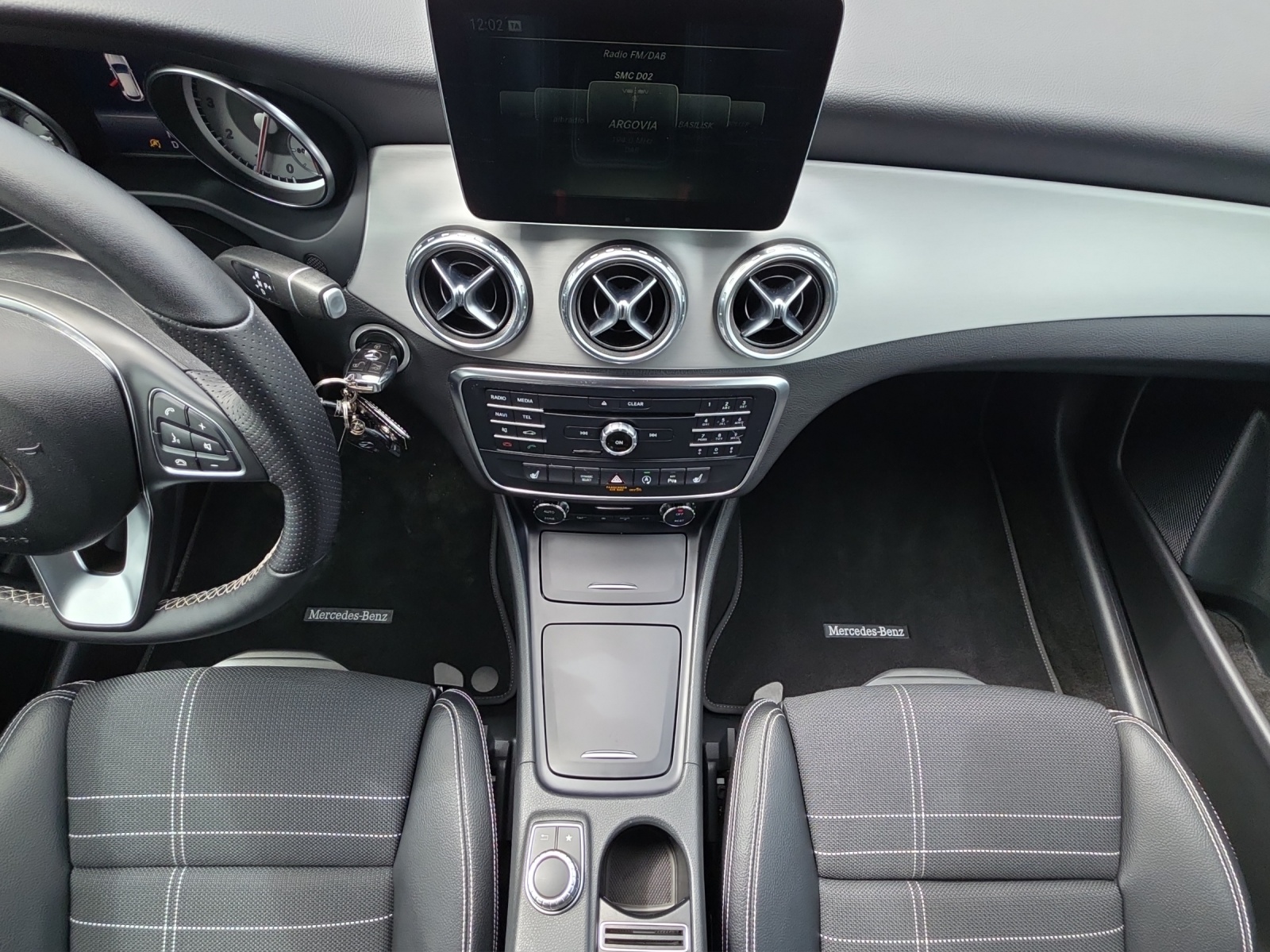 MERCEDES-BENZ GLA 200 Night Star 7G-DCT-image-11