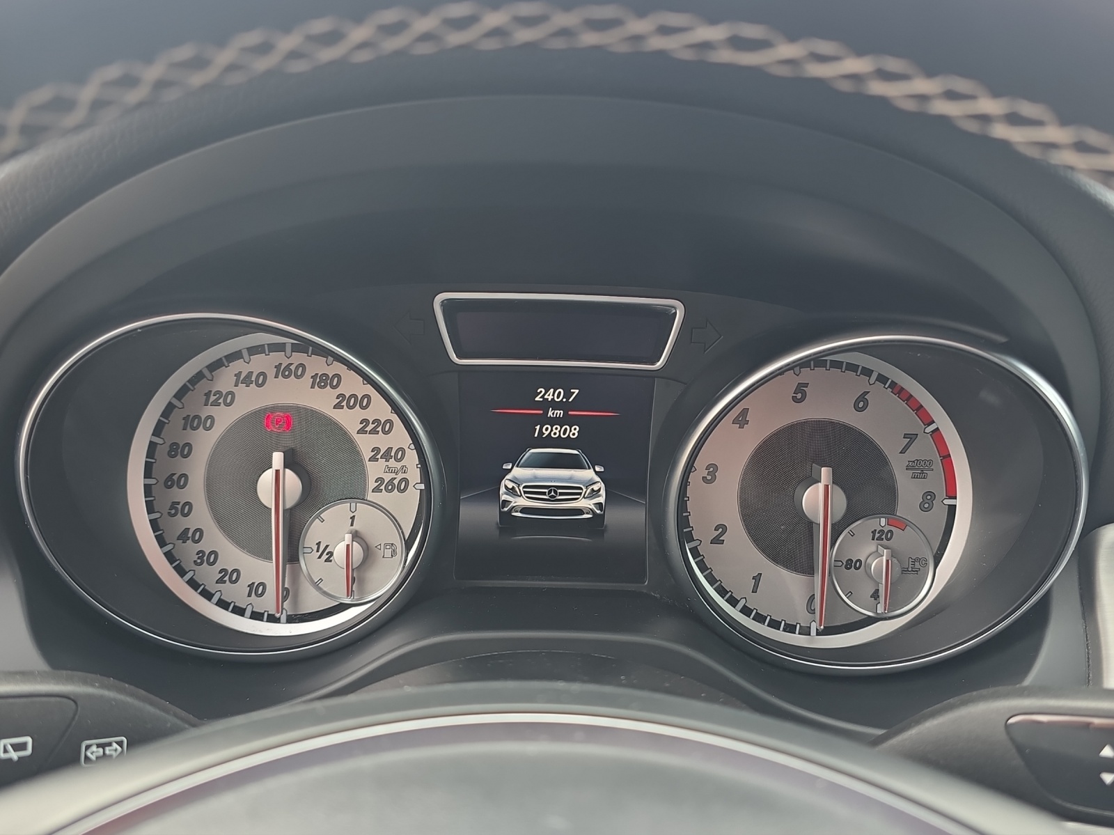 MERCEDES-BENZ GLA 200 Night Star 7G-DCT-image-7