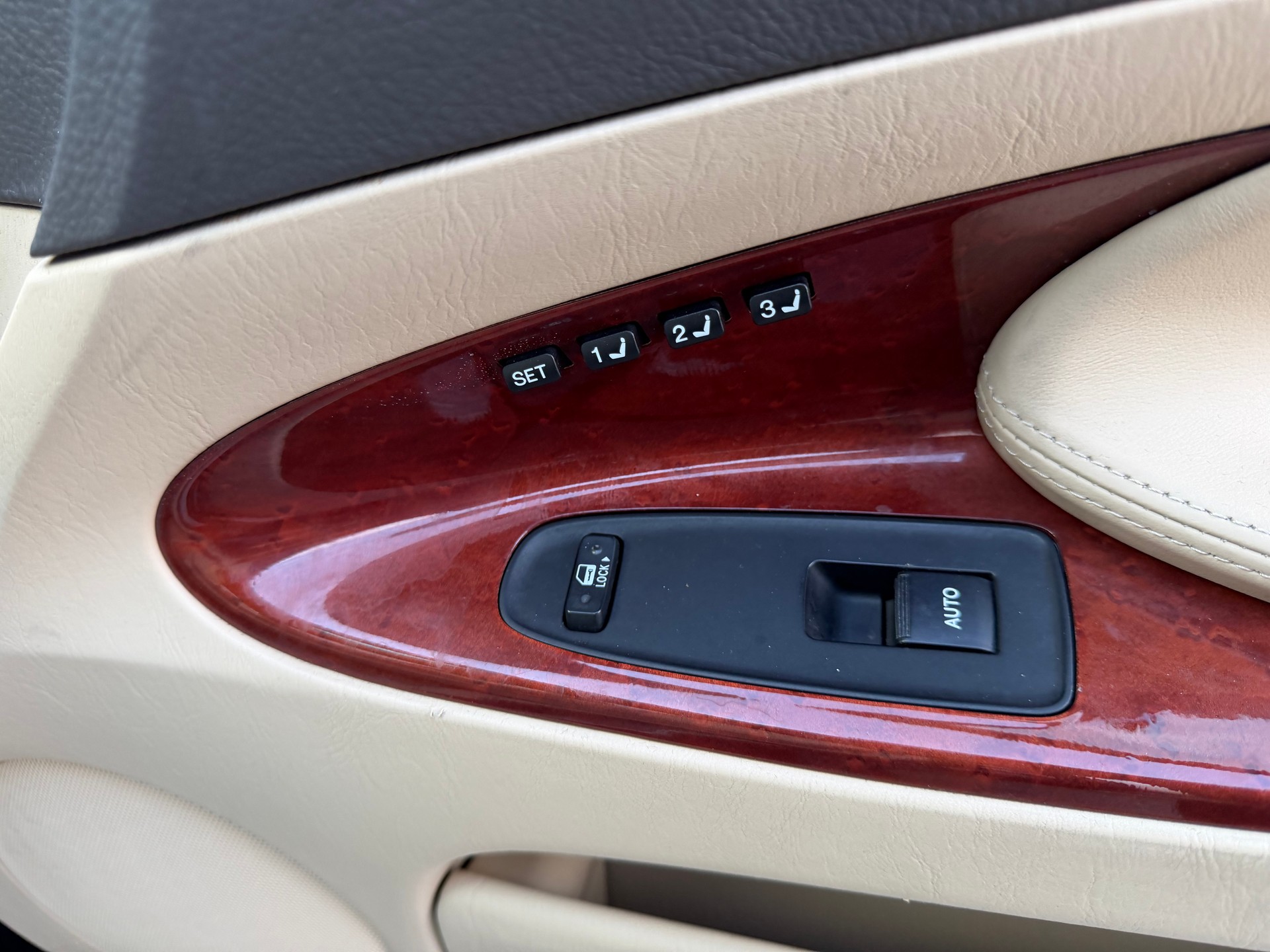 LEXUS GS 300 Edition Automatic-image-15