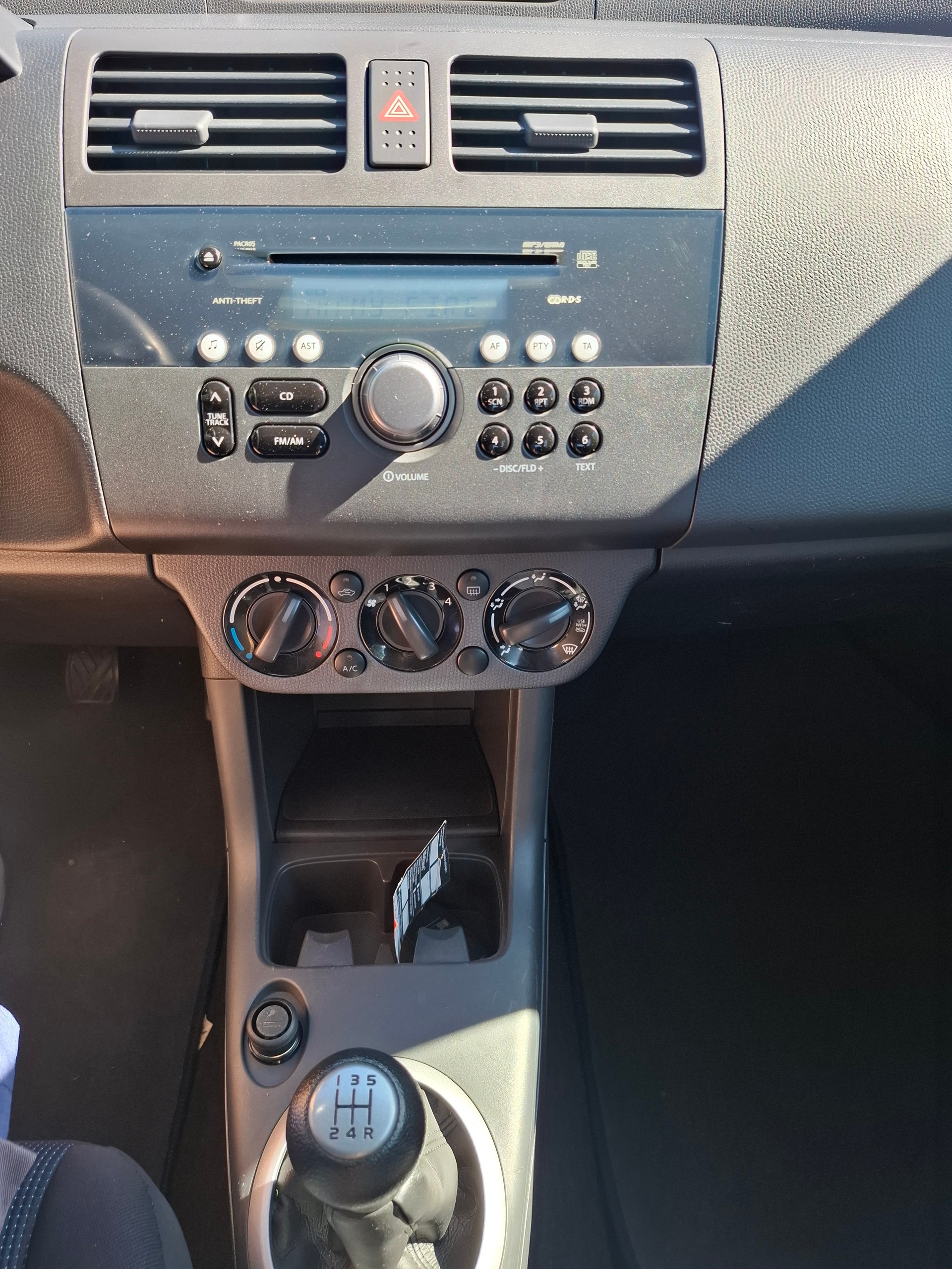 SUZUKI Swift 1.3i 16V GL Top 4x4-image-11