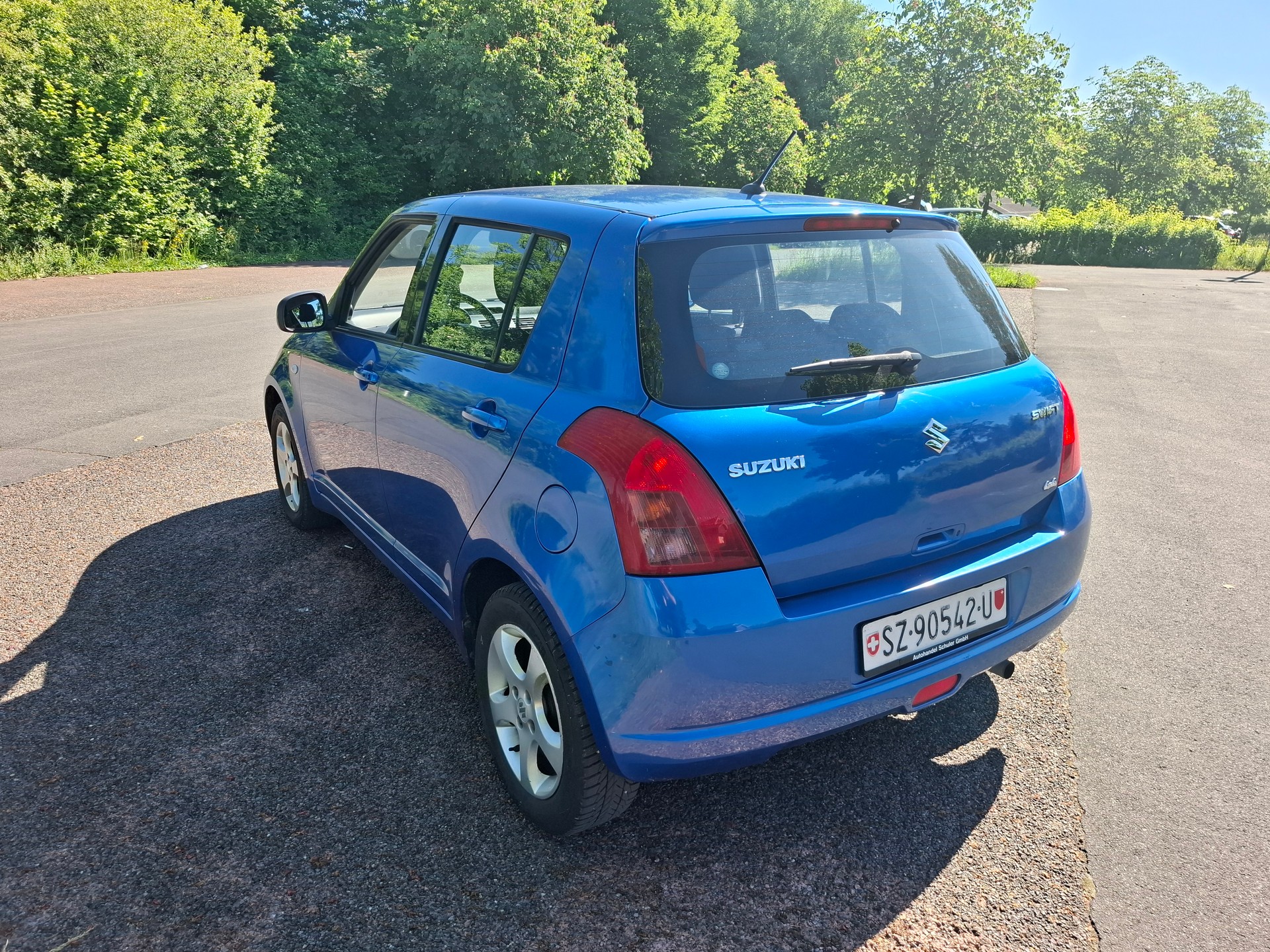 SUZUKI Swift 1.3i 16V GL Top 4x4-image-6