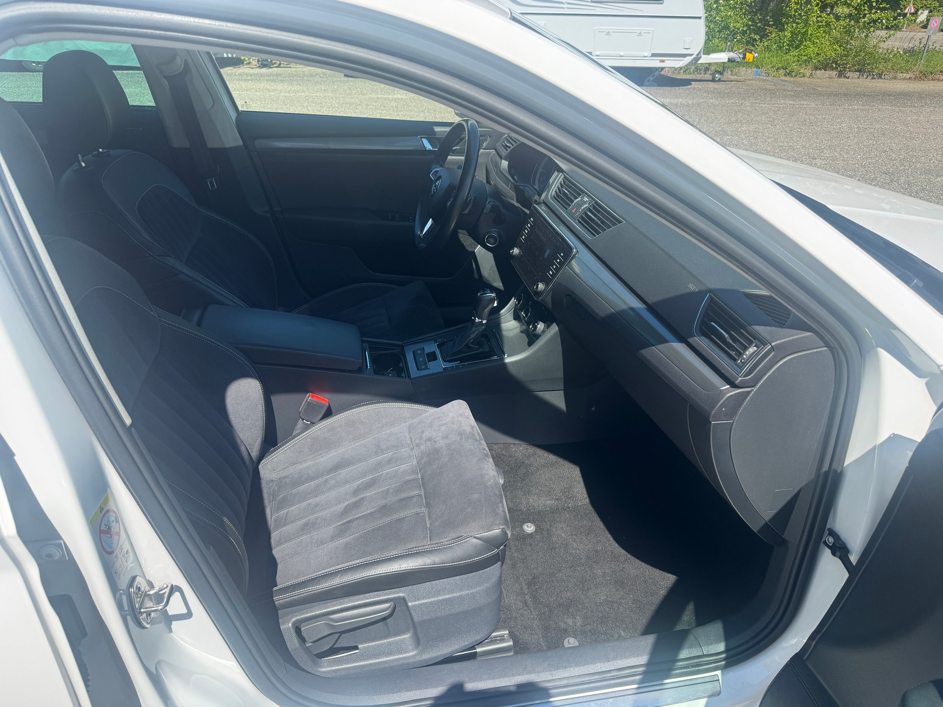 SKODA Superb Combi 2.0 TDi Style 4x4 DSG-image-13