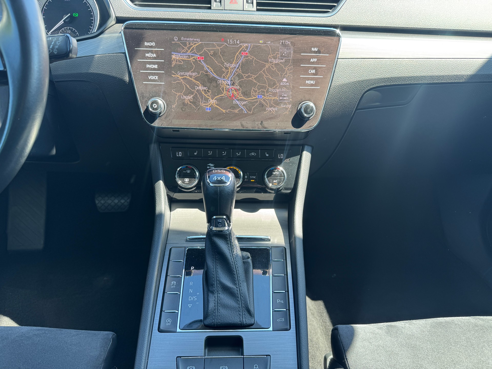 SKODA Superb Combi 2.0 TDi Style 4x4 DSG-image-16