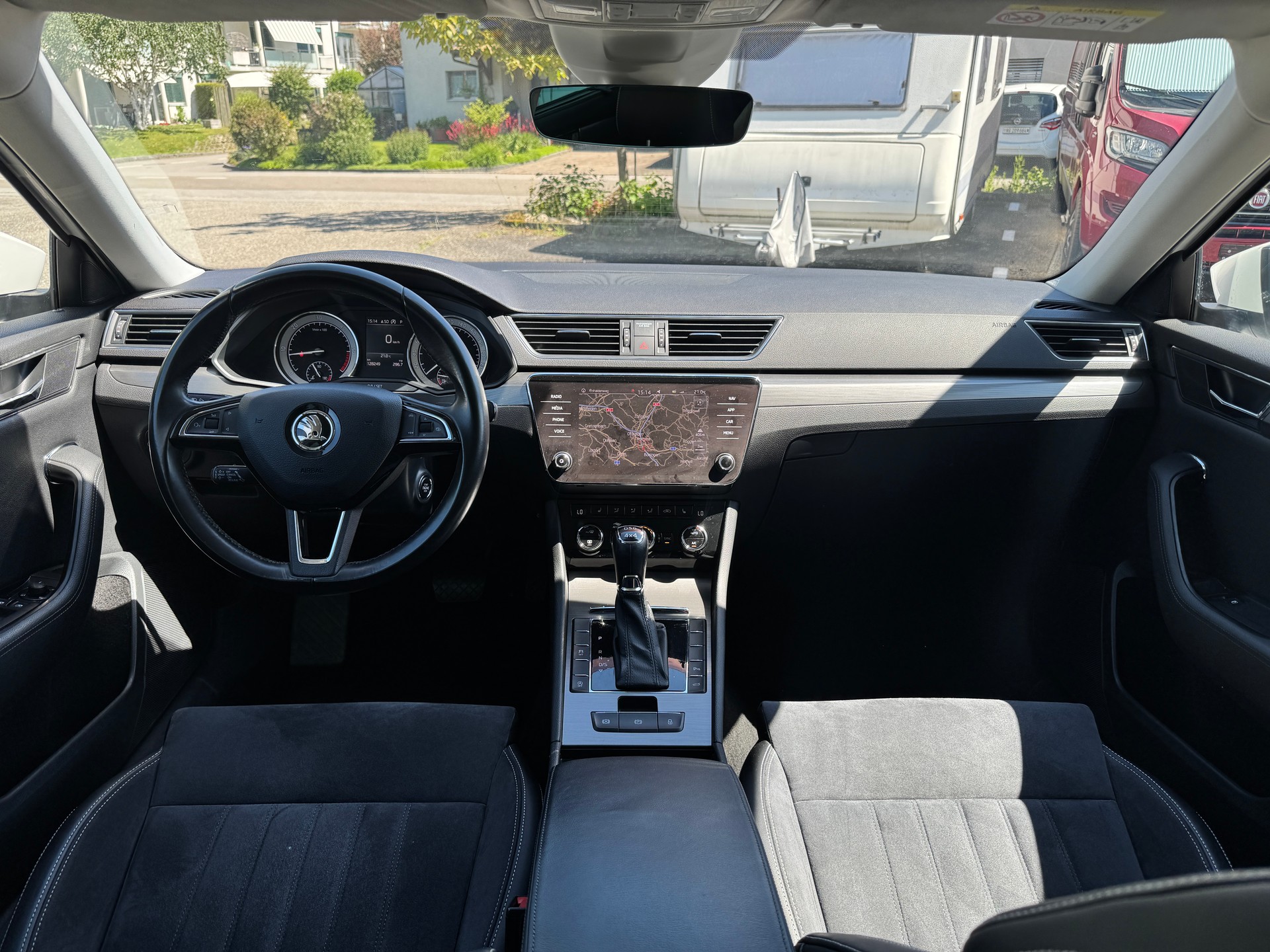 SKODA Superb Combi 2.0 TDi Style 4x4 DSG-image-12