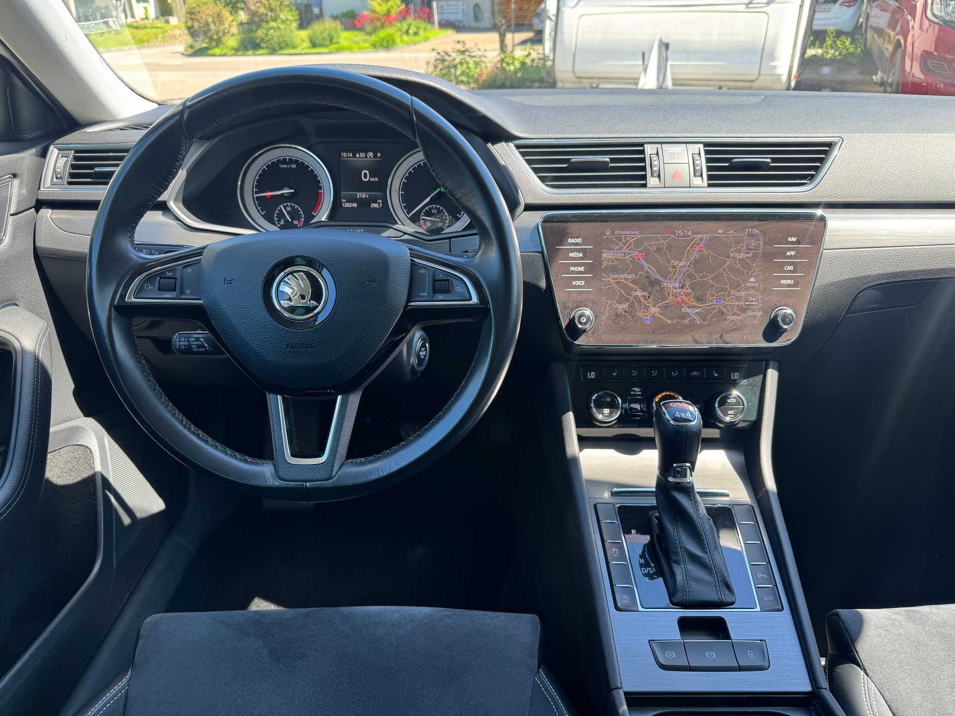 SKODA Superb Combi 2.0 TDi Style 4x4 DSG-image-15