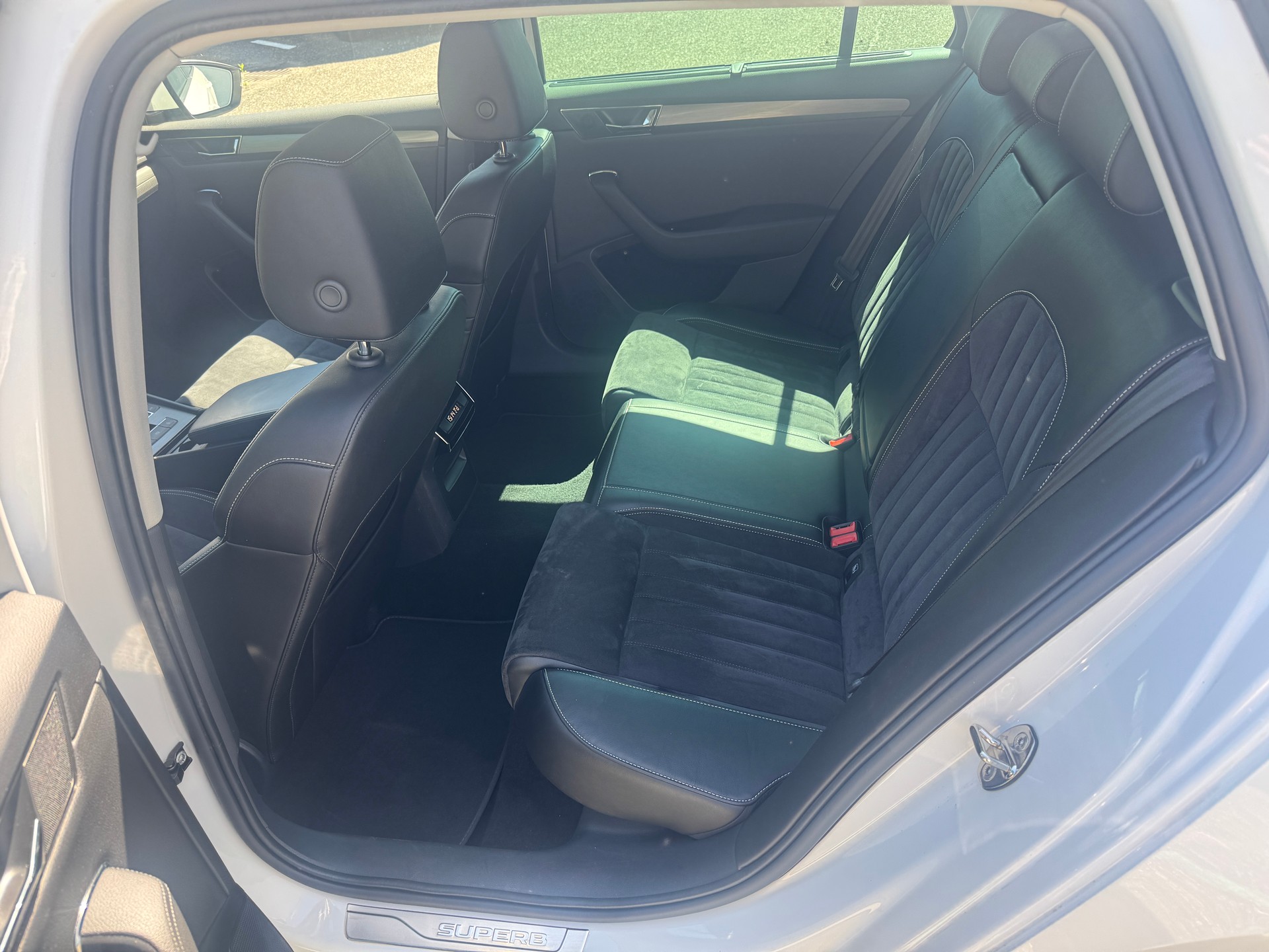 SKODA Superb Combi 2.0 TDi Style 4x4 DSG-image-14