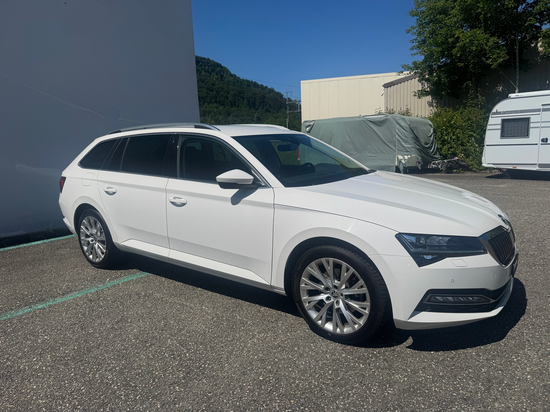 SKODA Superb Combi 2.0 TDi Style 4x4 DSG-image-2
