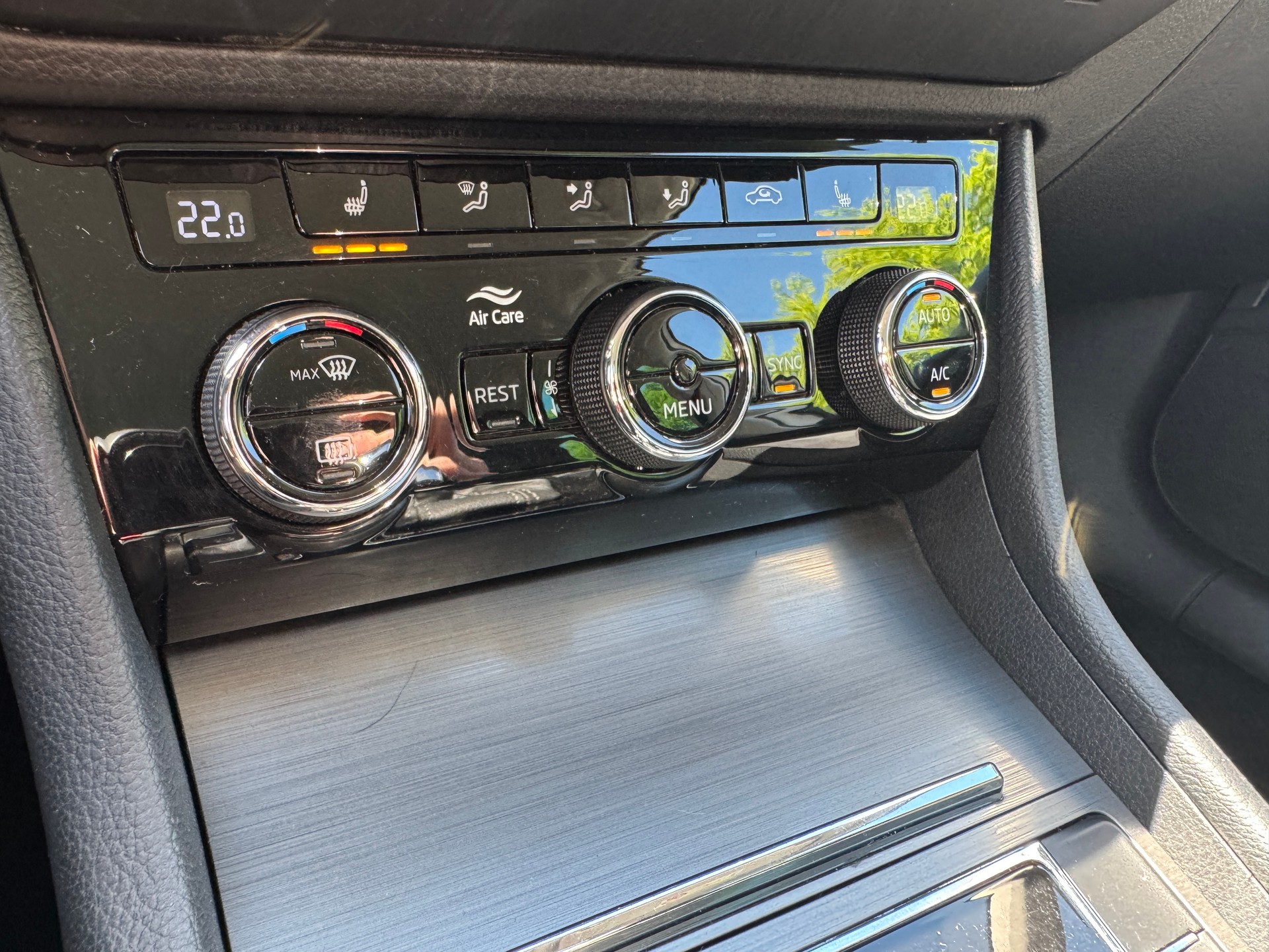 SKODA Superb Combi 2.0 TDi Style 4x4 DSG-image-17