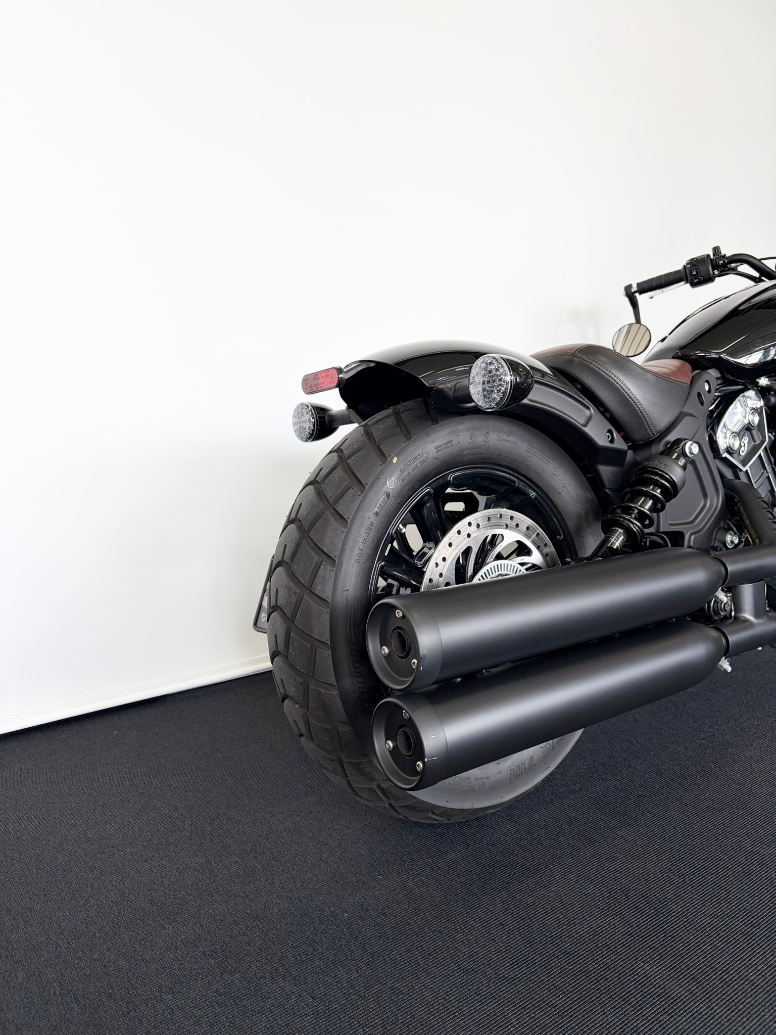 INDIAN Scout Bobber ABS-showroom-element-1