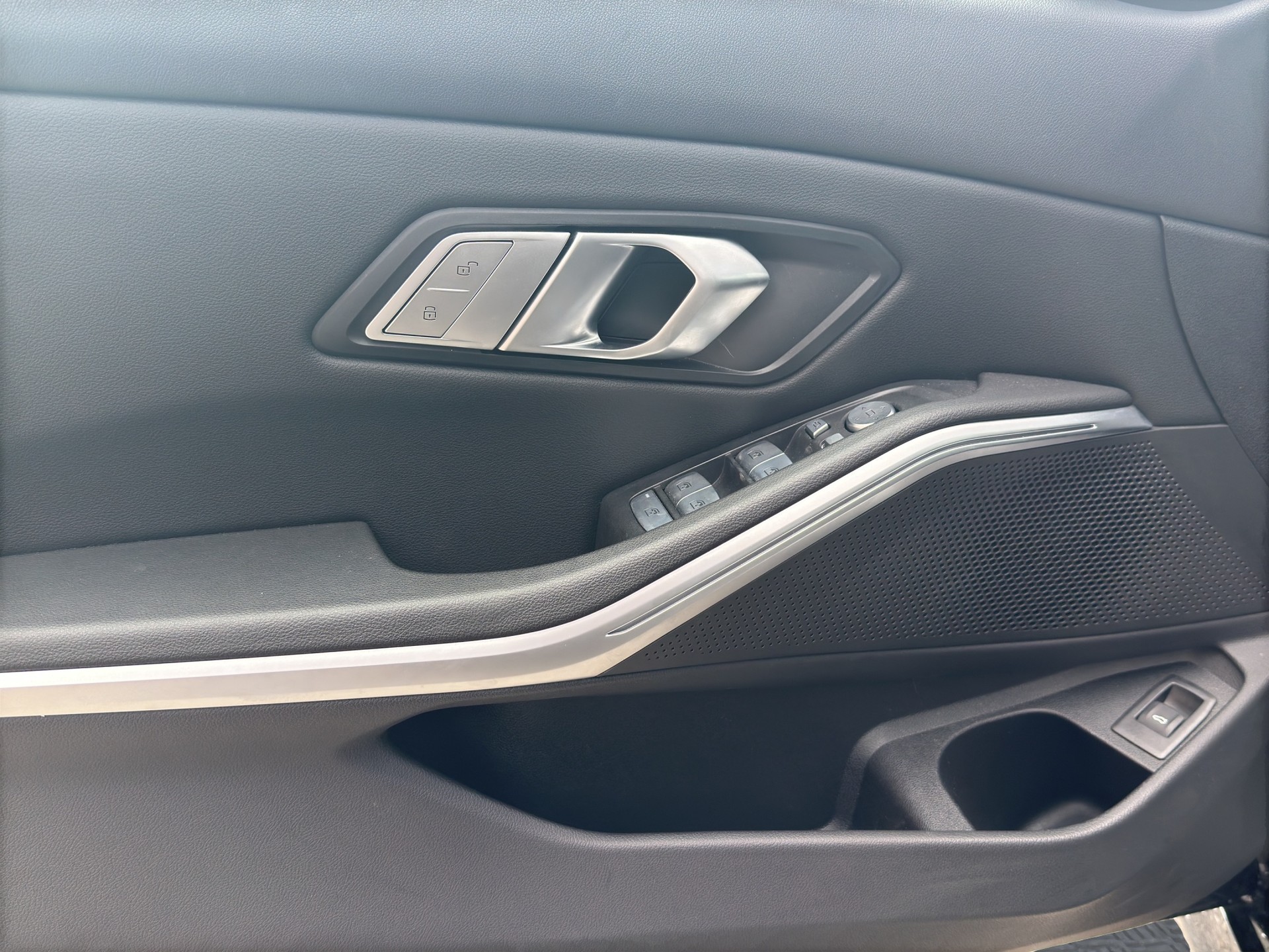 BMW 318d 48V M Sport Pro Shadow Line Steptronic-image-9