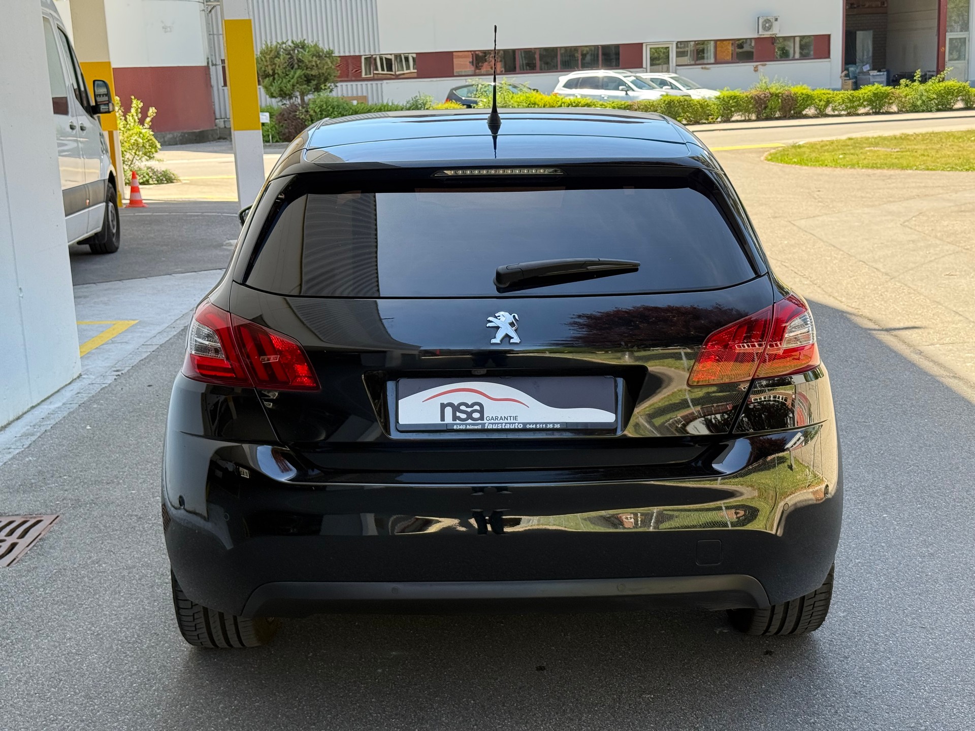 PEUGEOT 308 1.2 THP Style Automatic-image-4
