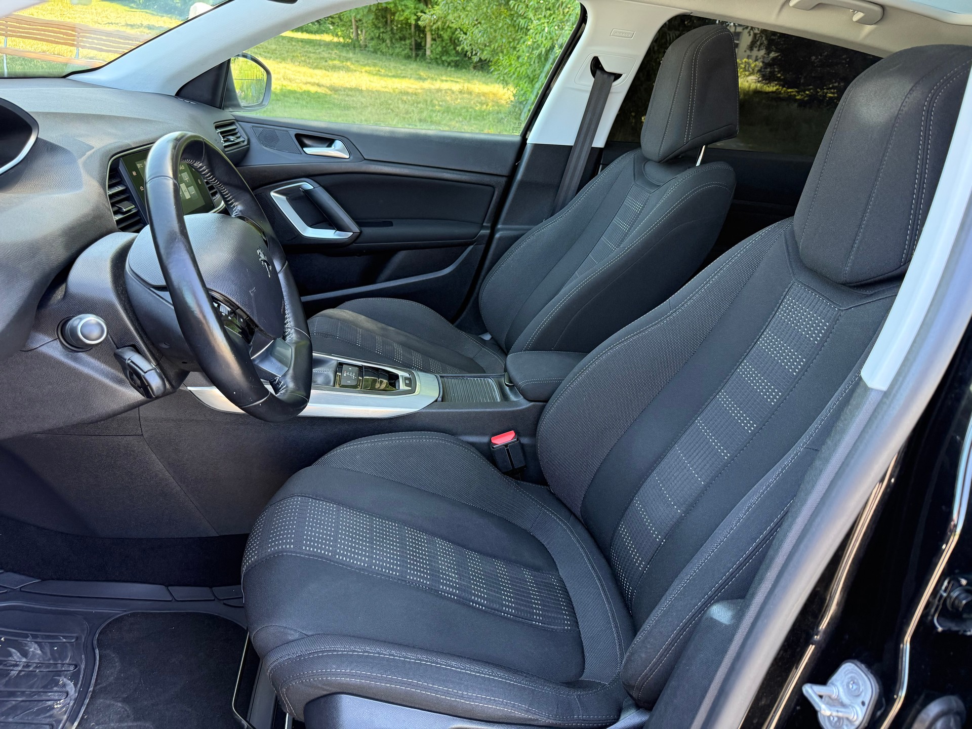 PEUGEOT 308 1.2 THP Style Automatic-image-6