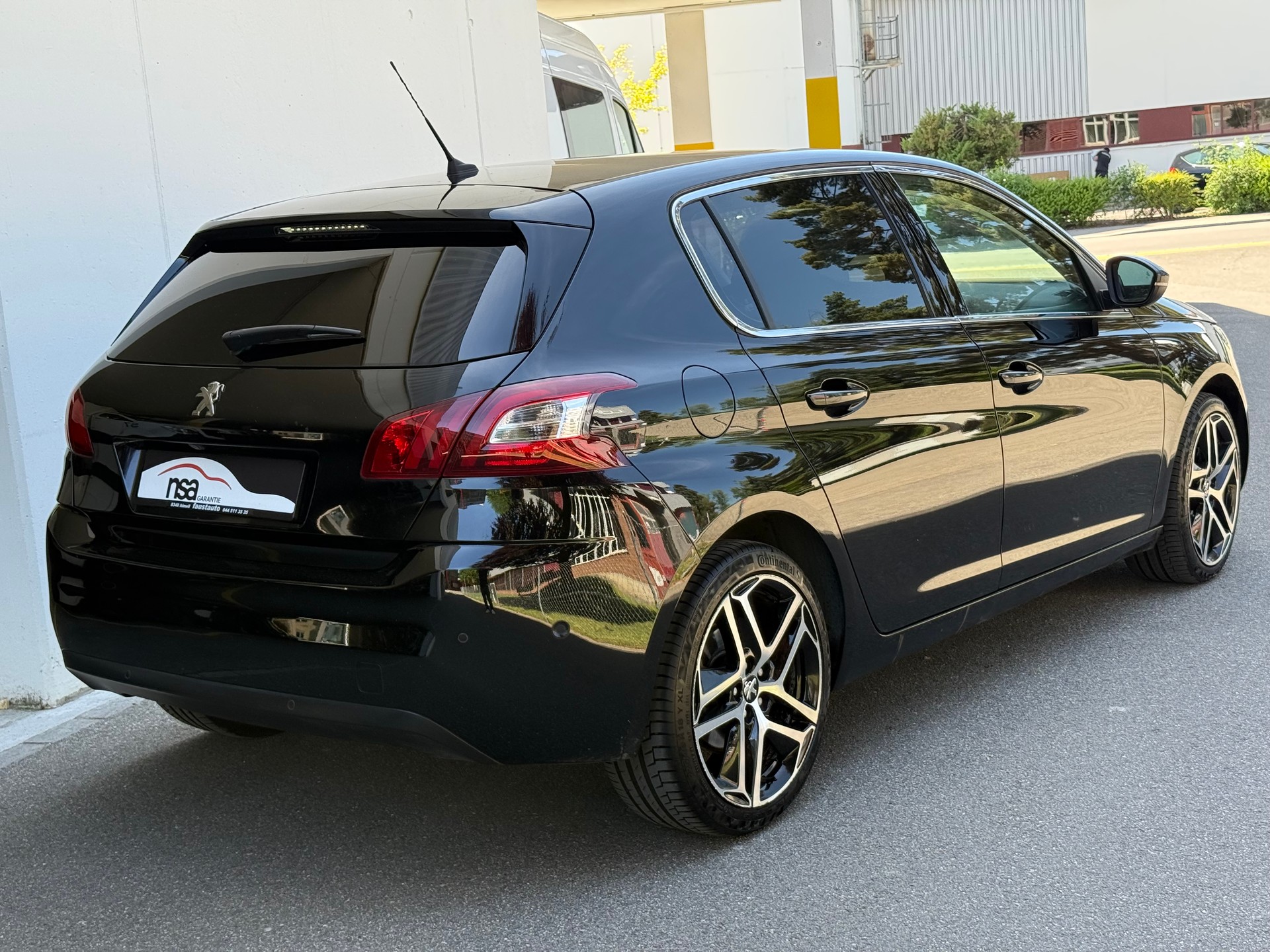 PEUGEOT 308 1.2 THP Style Automatic-image-5