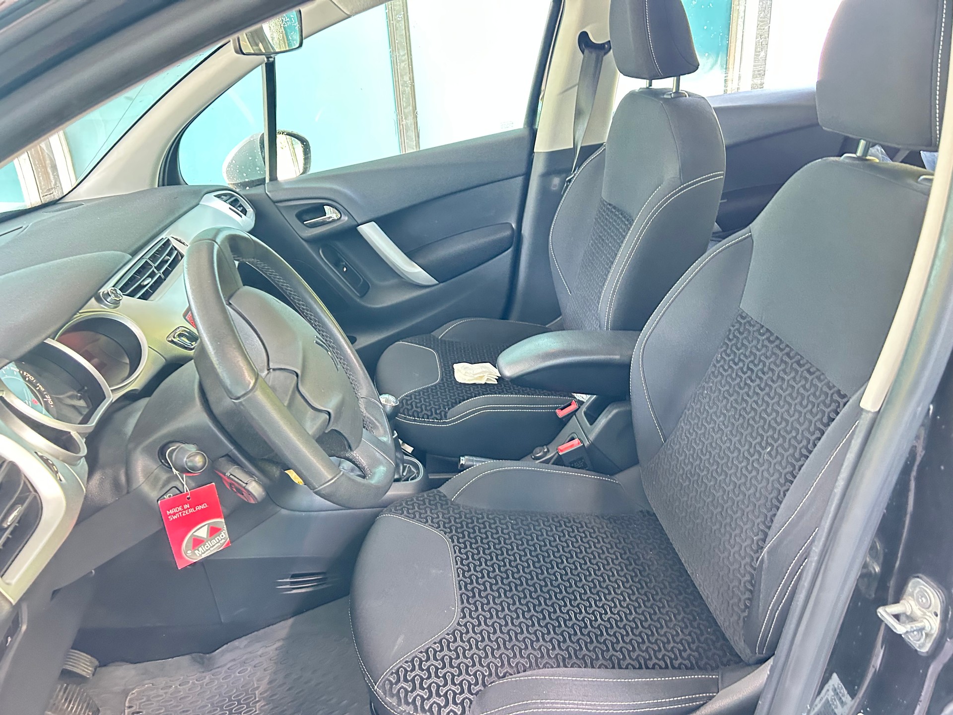CITROEN C3 1.4i 16V Exclusive-image-9