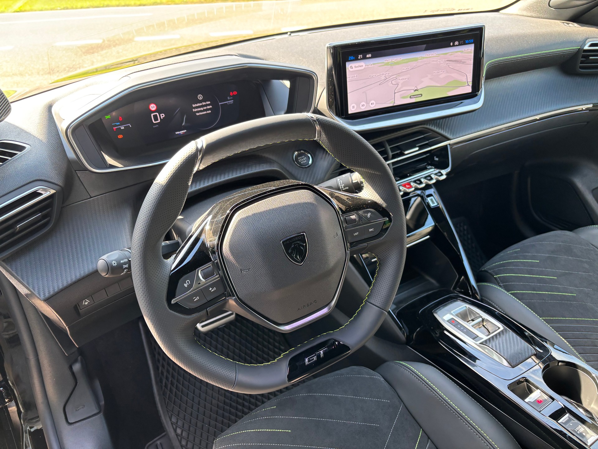 PEUGEOT 208 1.2 MHEV 145 GT-image-11
