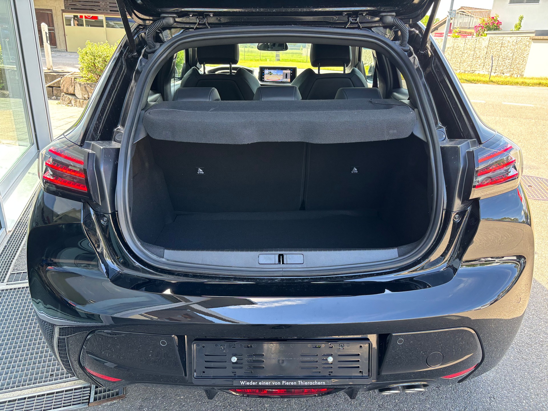 PEUGEOT 208 1.2 MHEV 145 GT-image-4