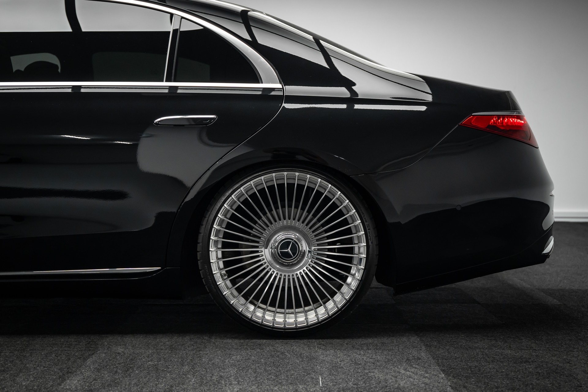 MERCEDES-BENZ * S 400 d L 4Matic AMG Line * LANG VERSION * 22 ZOLL * LEASING AB 800.- *-showroom-element-2