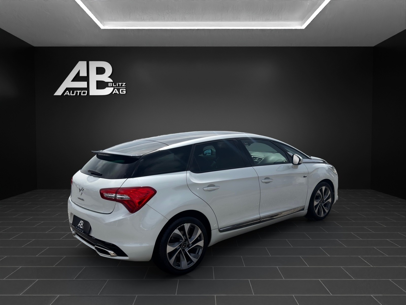 DS AUTOMOBILES DS5 HYbrid4 200 Sport Chic EGS6-image-4