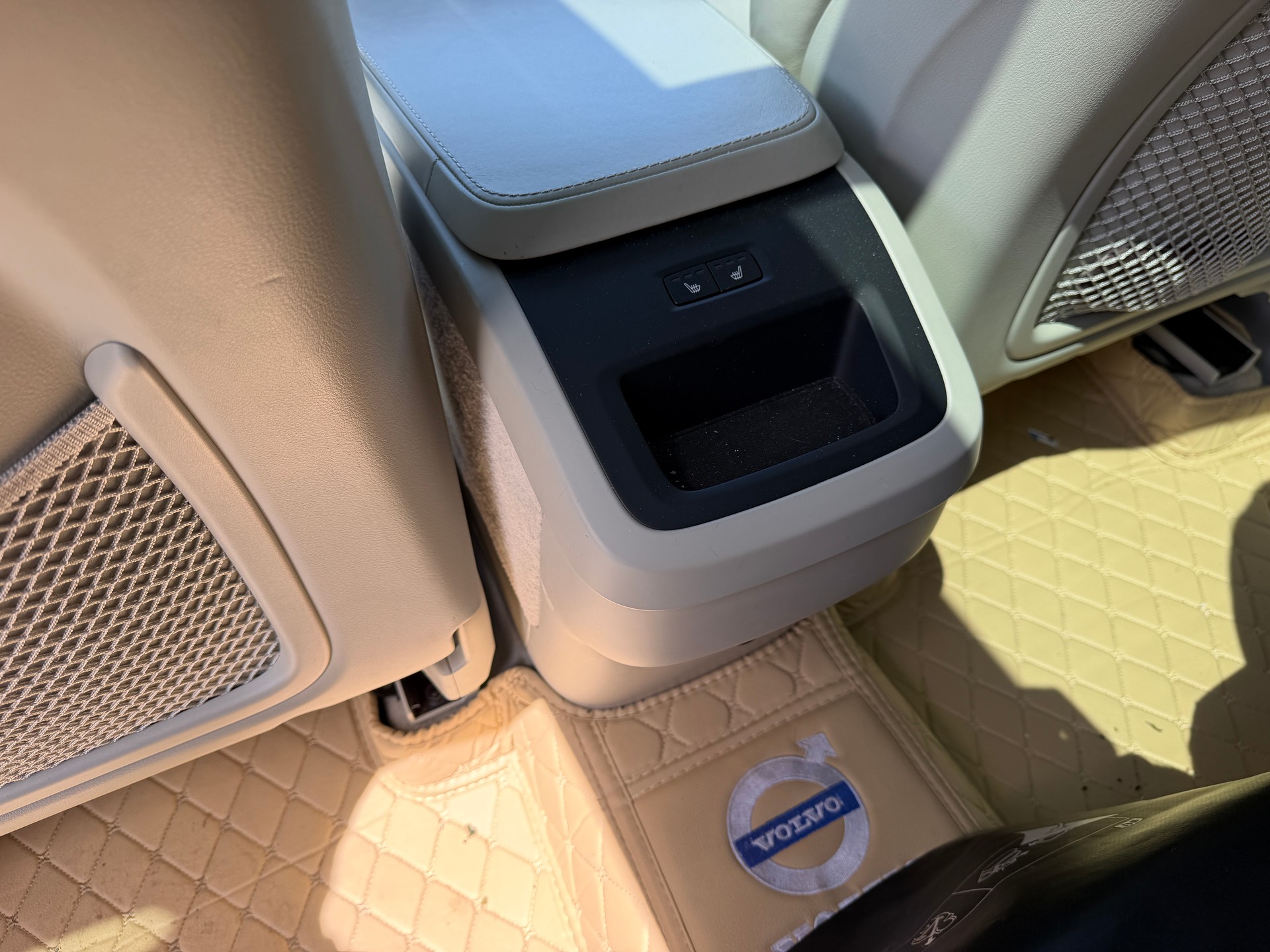 VOLVO XC90 2.0 T6 Inscription 7P. AWD-image-16