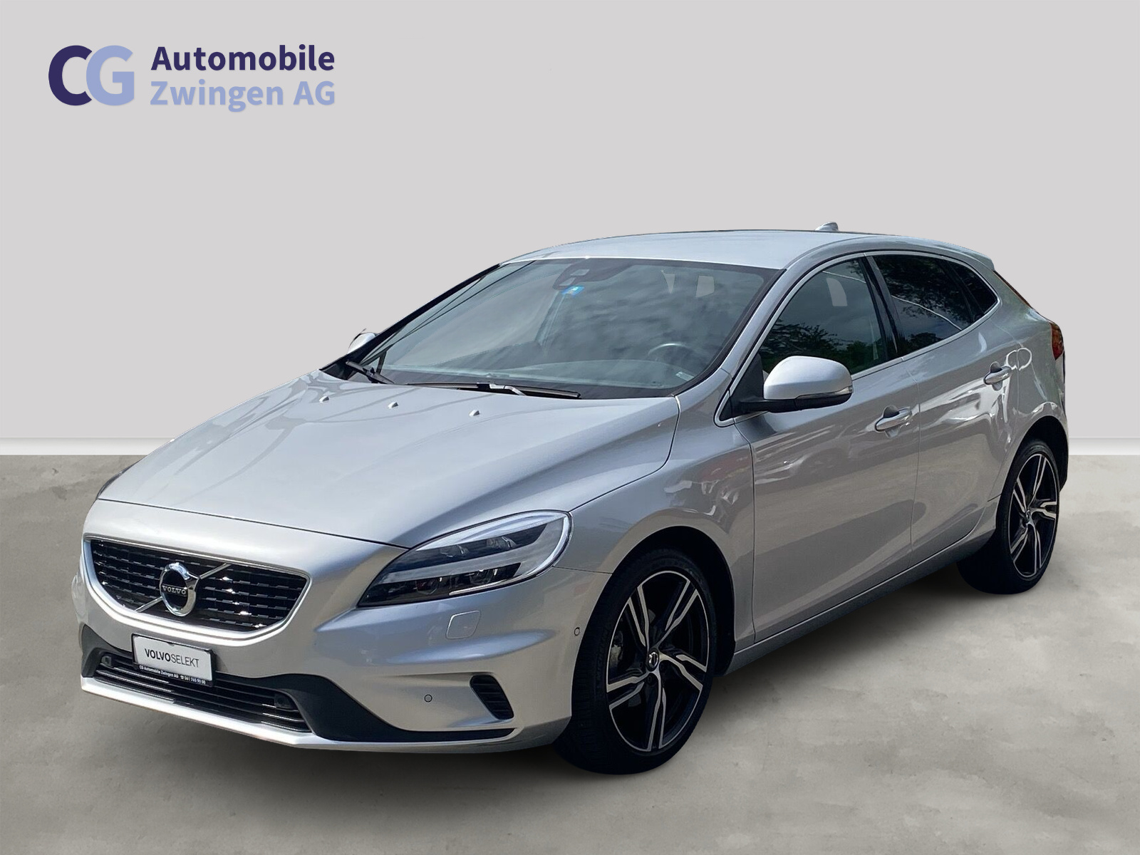 VOLVO V40 D2 Momentum R-Design-image-0