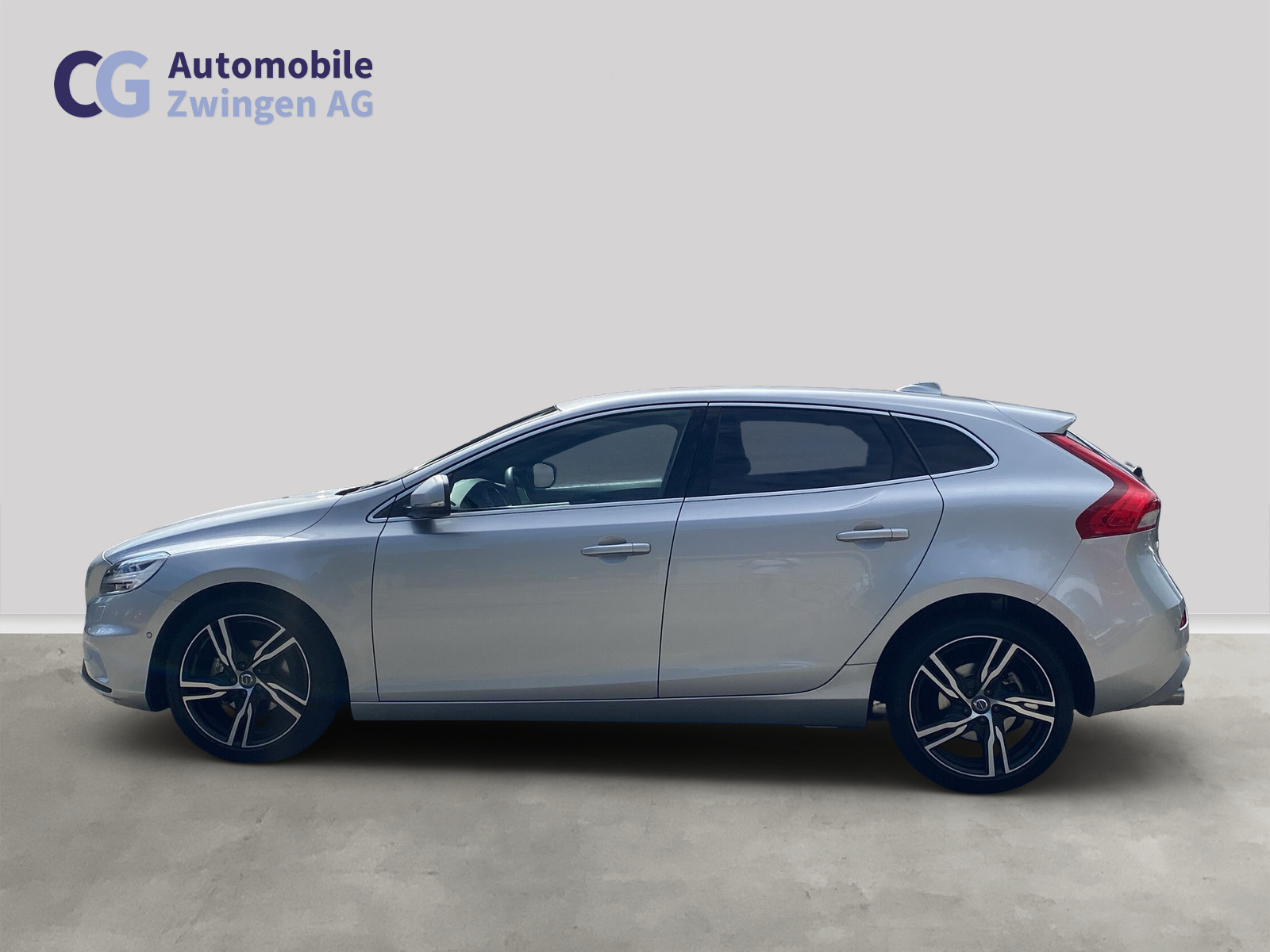 VOLVO V40 D2 Momentum R-Design-image-2