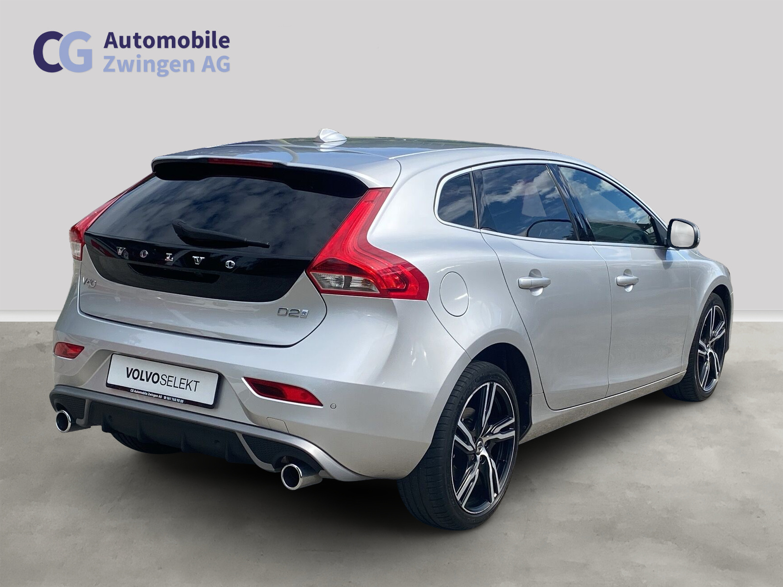 VOLVO V40 D2 Momentum R-Design-image-3