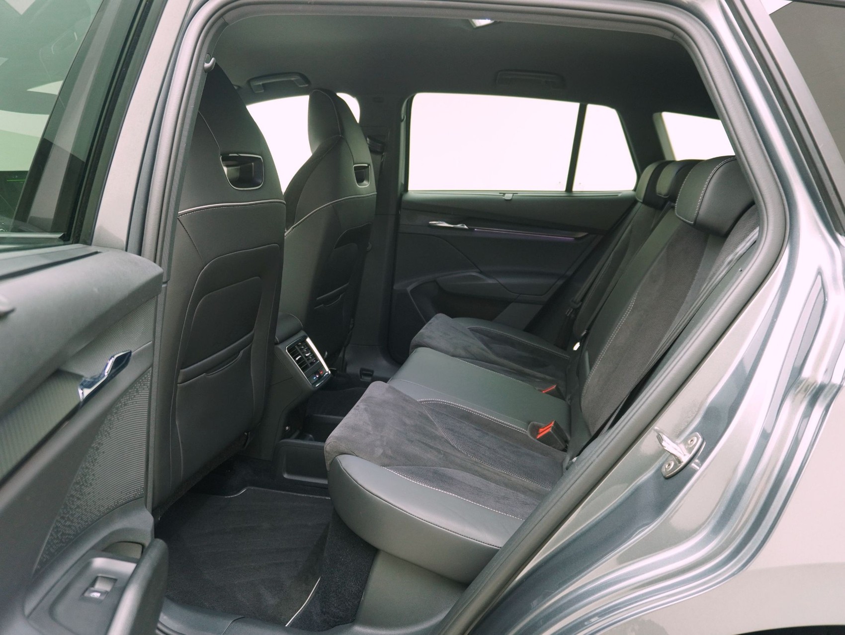 SKODA Enyaq iV 80x Sport Line-image-12