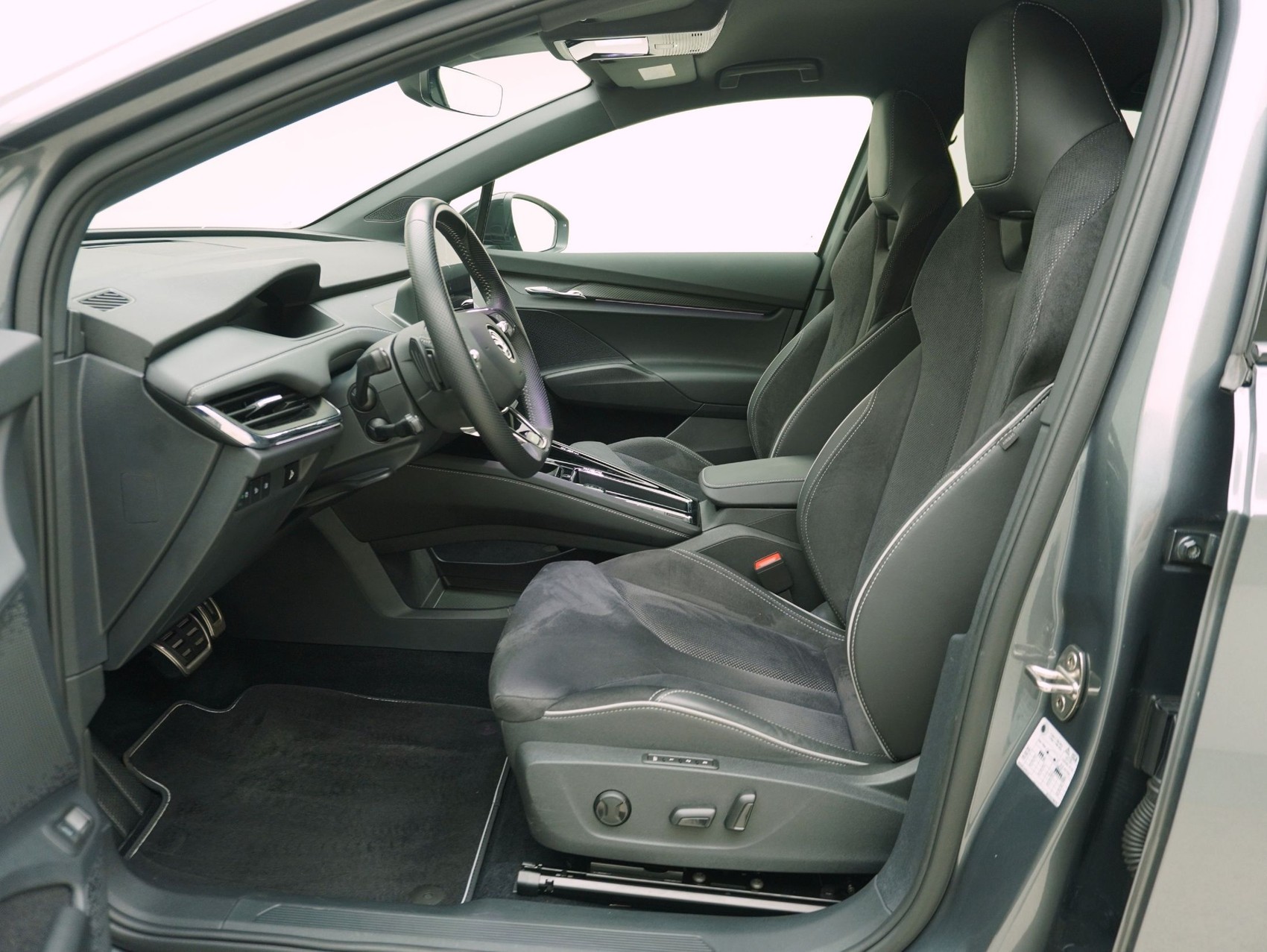 SKODA Enyaq iV 80x Sport Line-image-9
