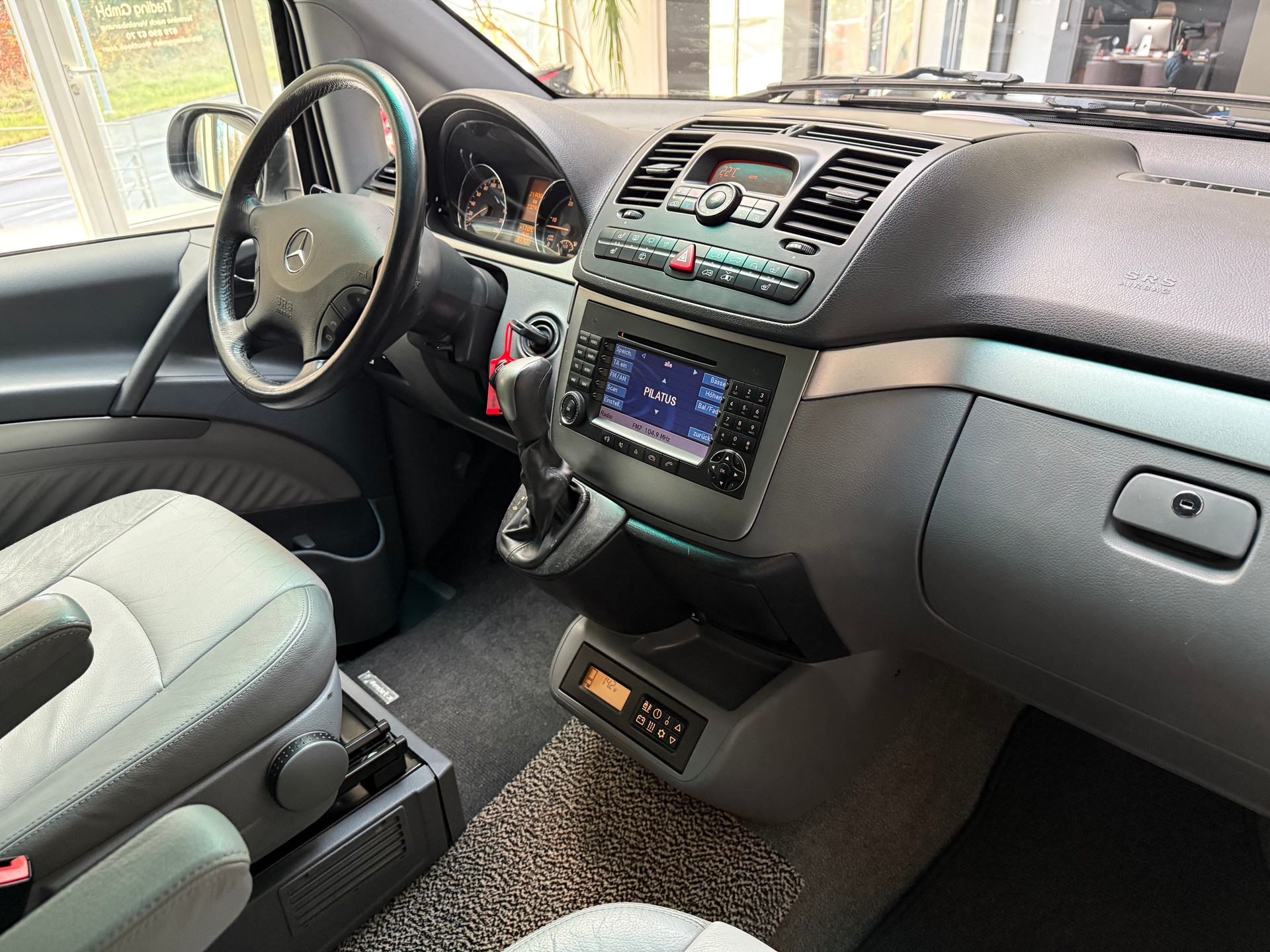 MERCEDES-BENZ Viano Marco Polo 3.0 CDI L Aut.-image-8