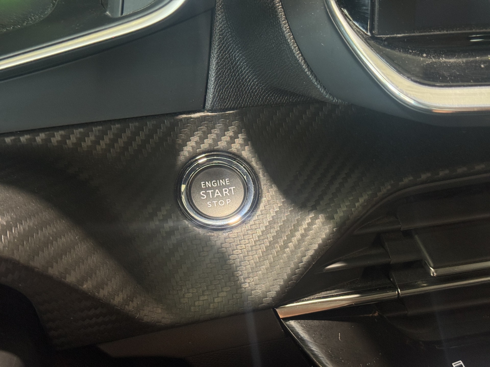 PEUGEOT 208 1.2 PureTech GT Line EAT8-image-19