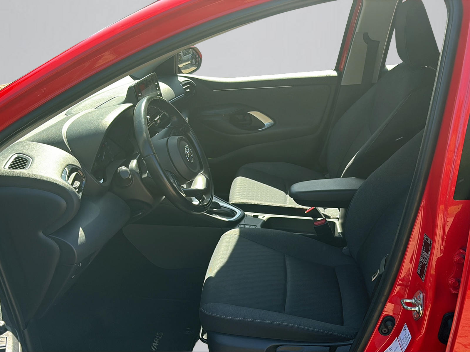 TOYOTA Yaris 1.5 Comfort e-CVT-image-4