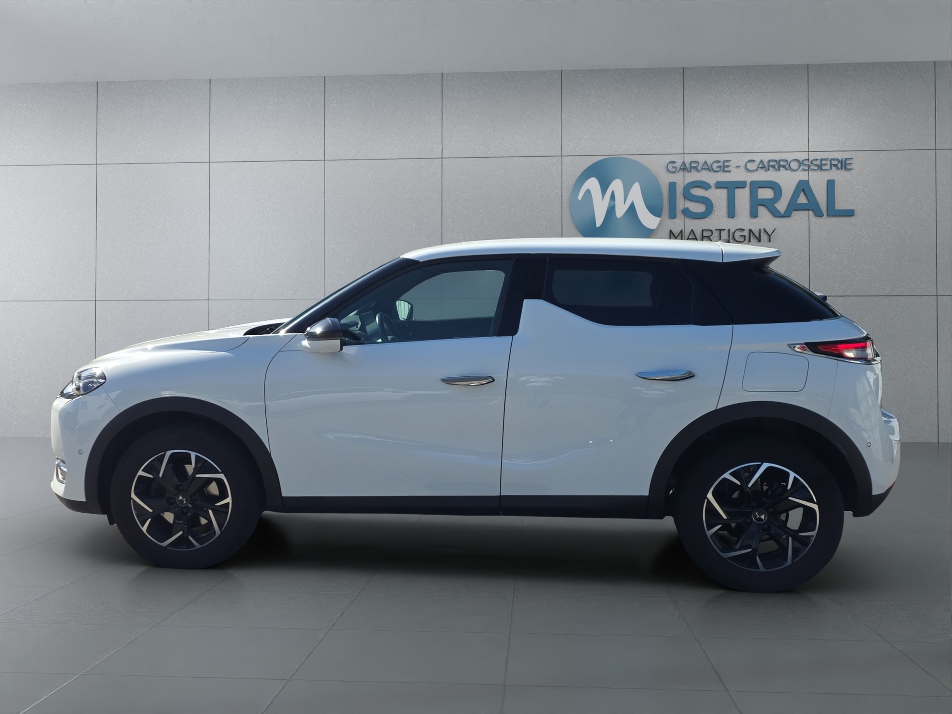 DS AUTOMOBILES 3 Crossback 1.2 PureTech 130 So Chic-image-1