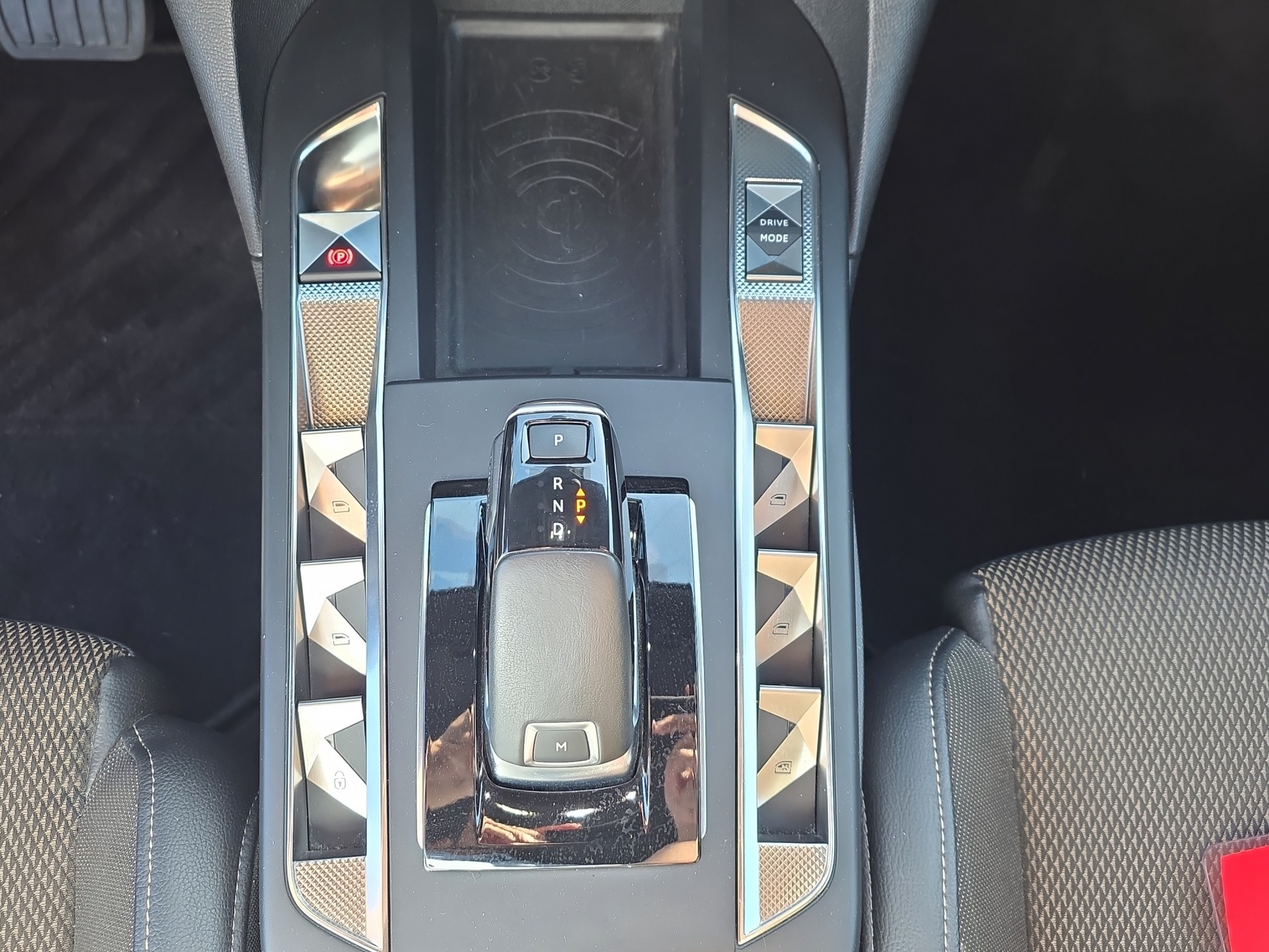 DS AUTOMOBILES 3 Crossback 1.2 PureTech 130 So Chic-image-13