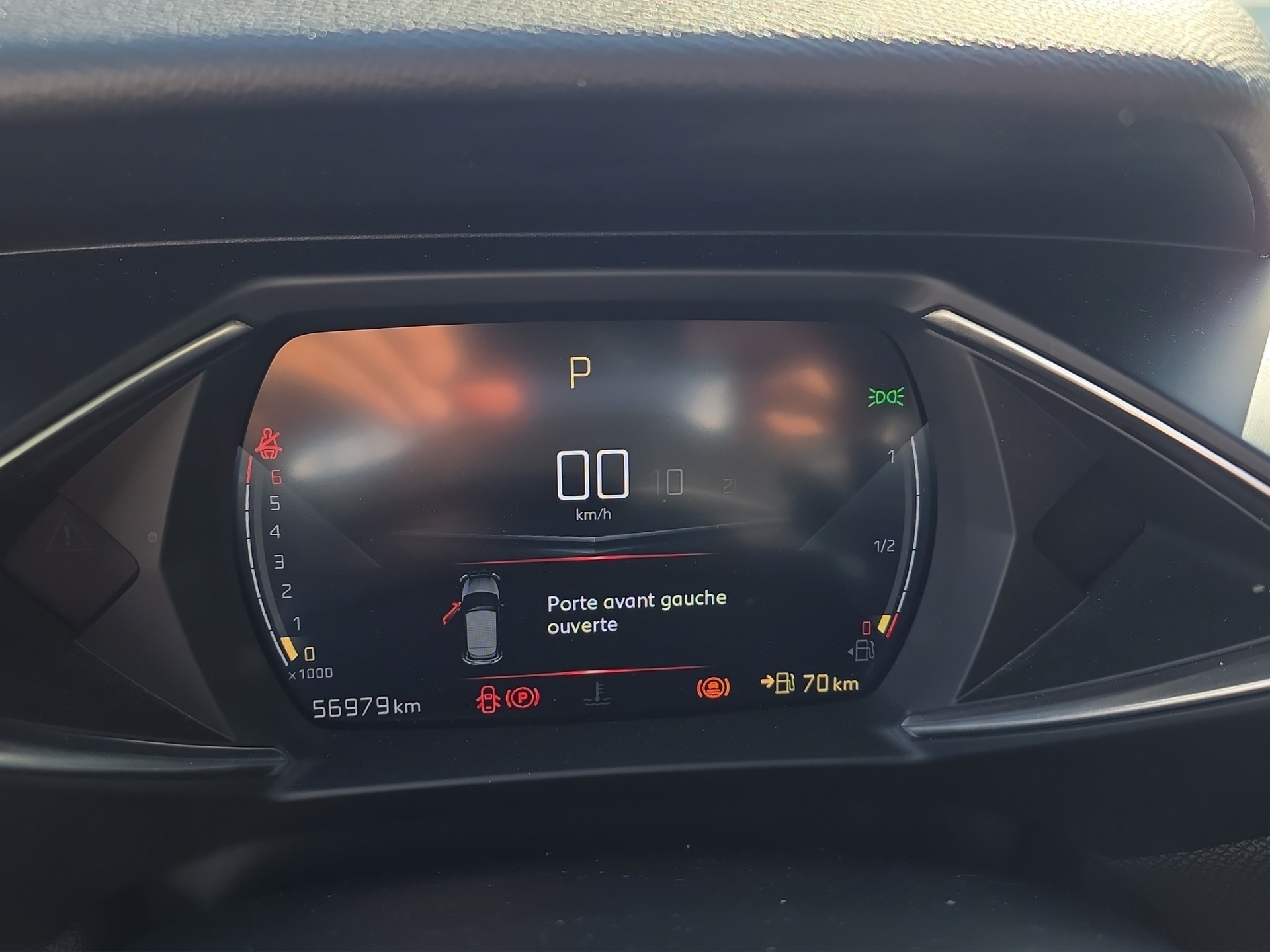 DS AUTOMOBILES 3 Crossback 1.2 PureTech 130 So Chic-image-10