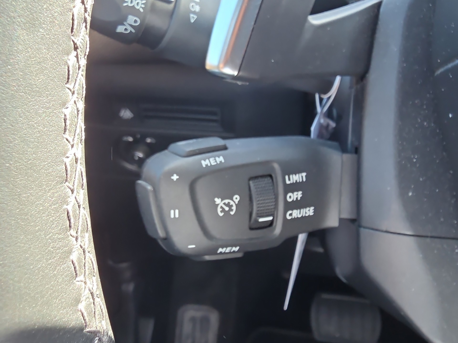 DS AUTOMOBILES 3 Crossback 1.2 PureTech 130 So Chic-image-17