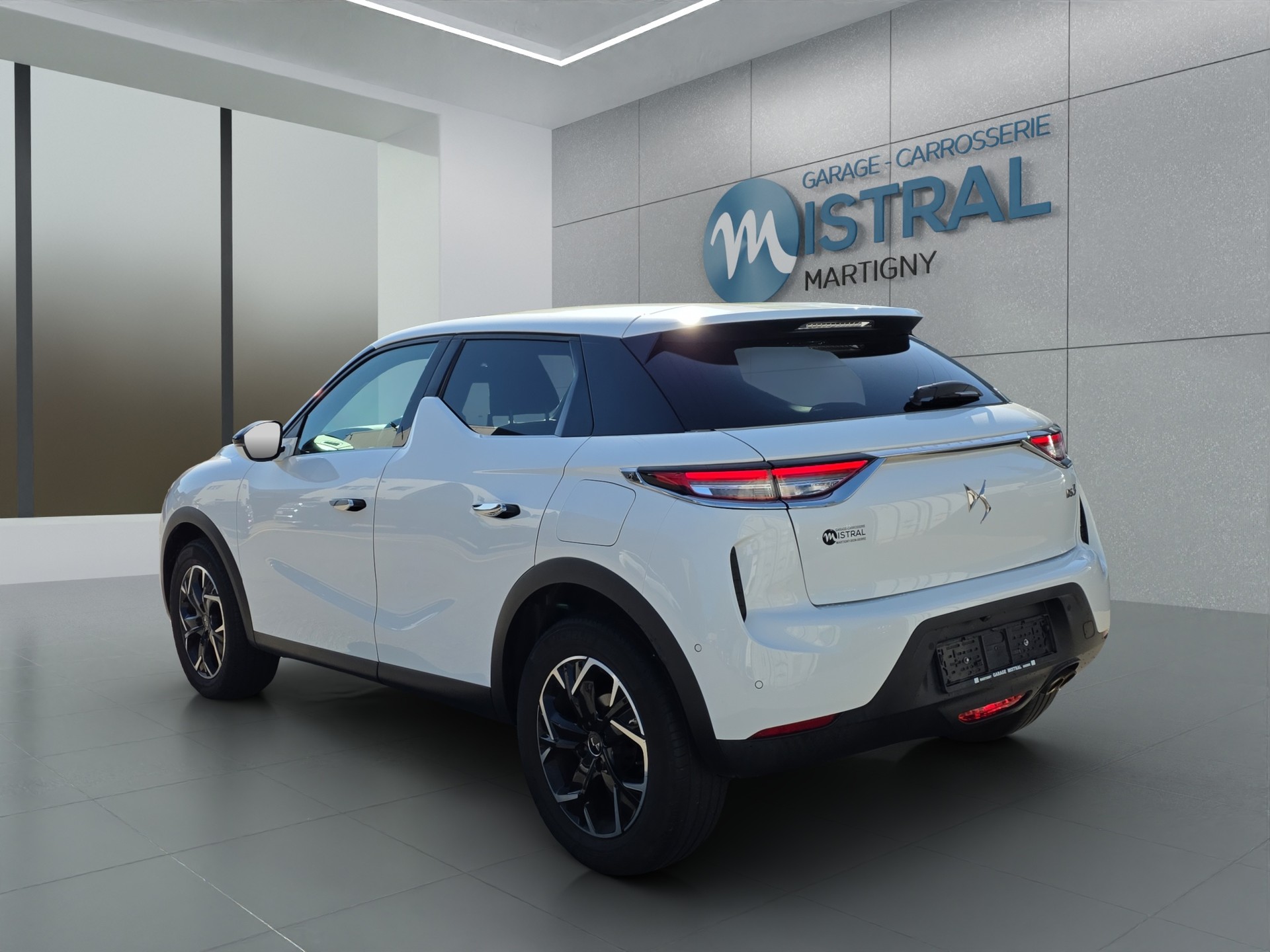 DS AUTOMOBILES 3 Crossback 1.2 PureTech 130 So Chic-image-2