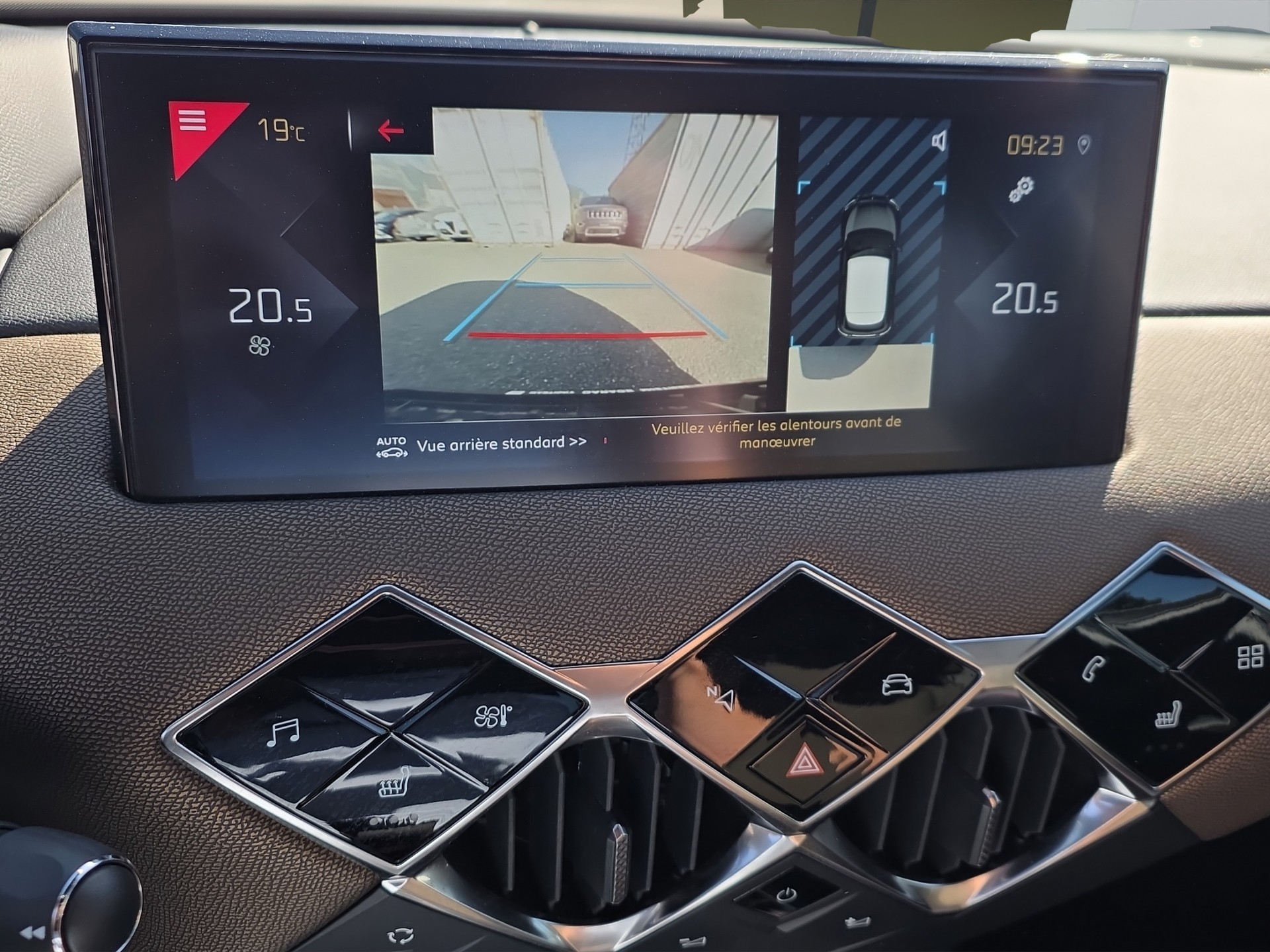 DS AUTOMOBILES 3 Crossback 1.2 PureTech 130 So Chic-image-12