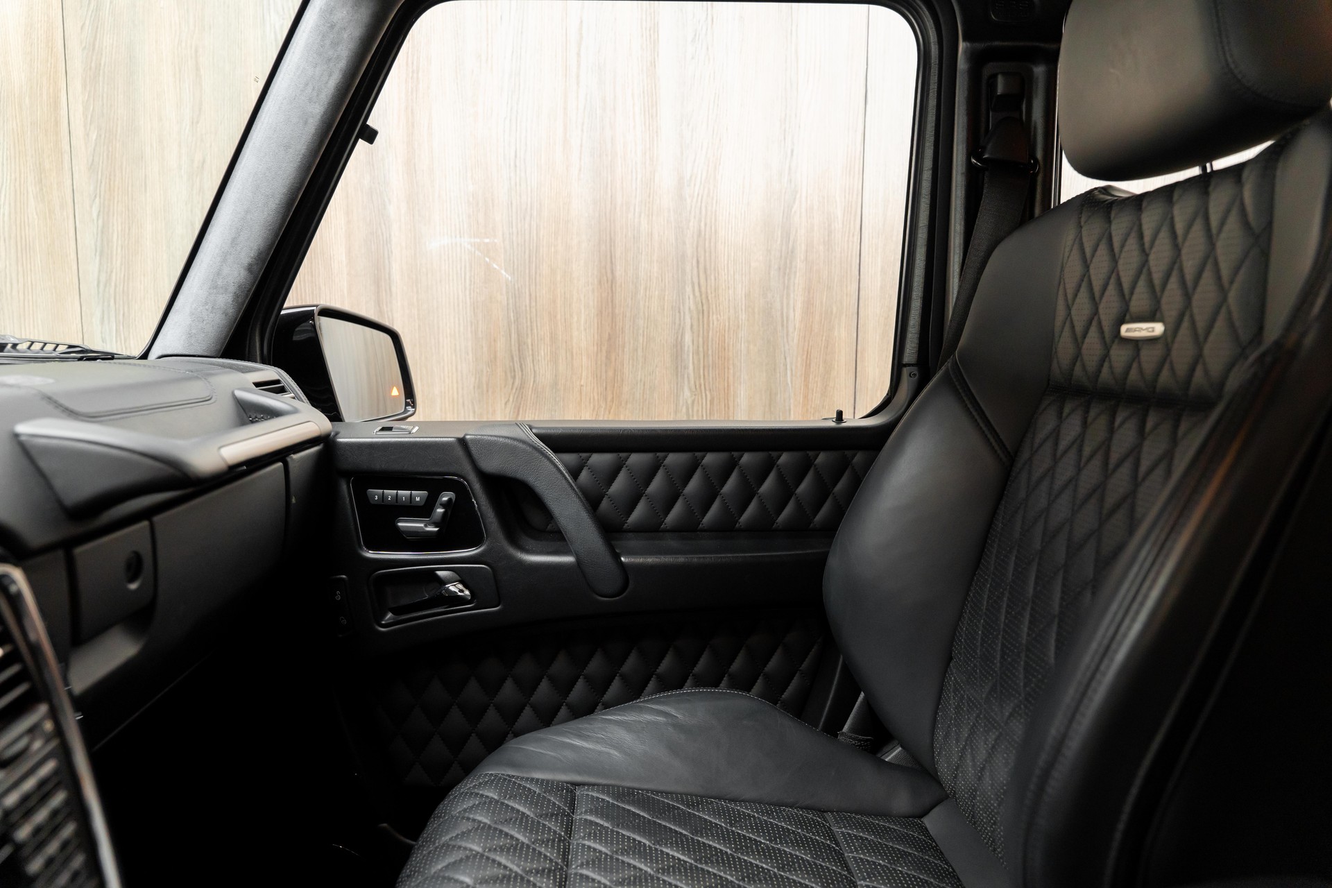MERCEDES-BENZ G 63 AMG Automatic-image-16